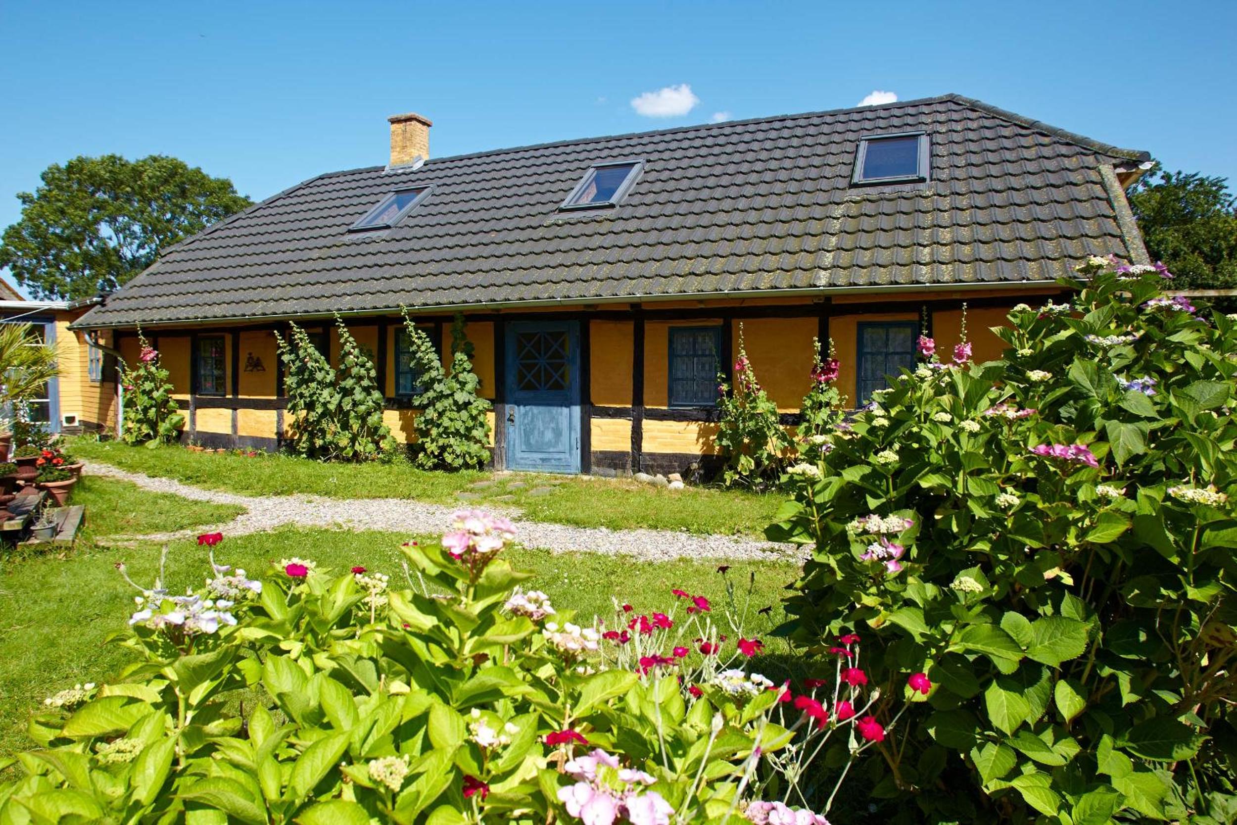 Three-Bedroom House photo 2