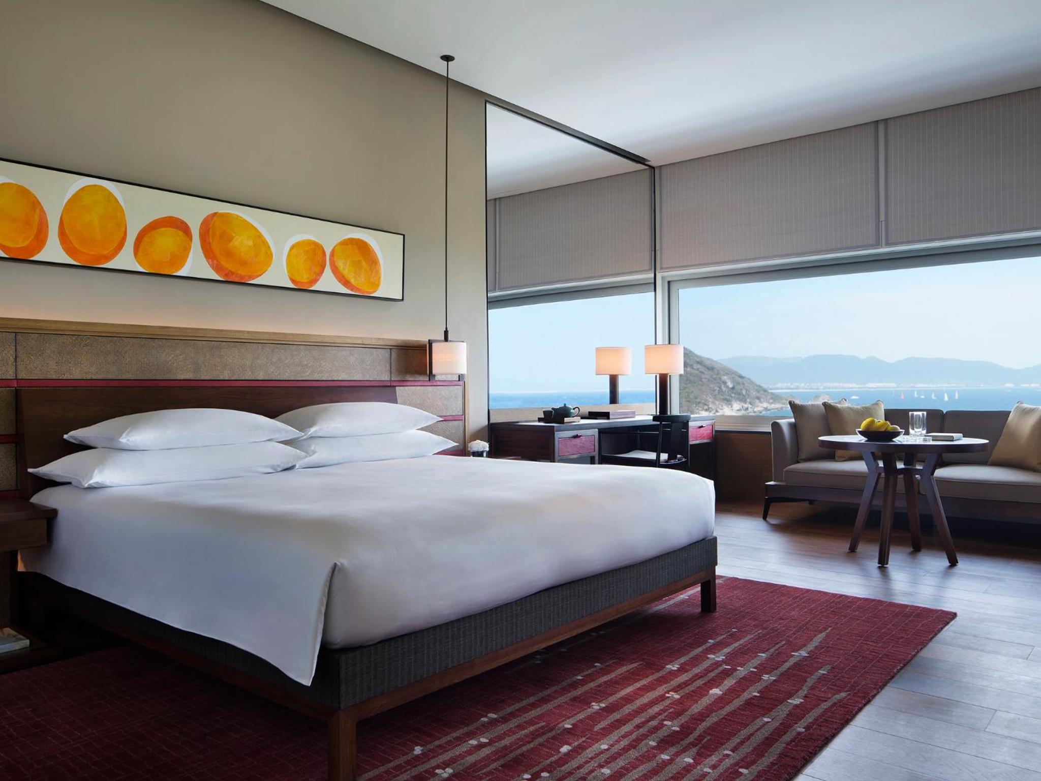1 King Bed Ocean View Premium