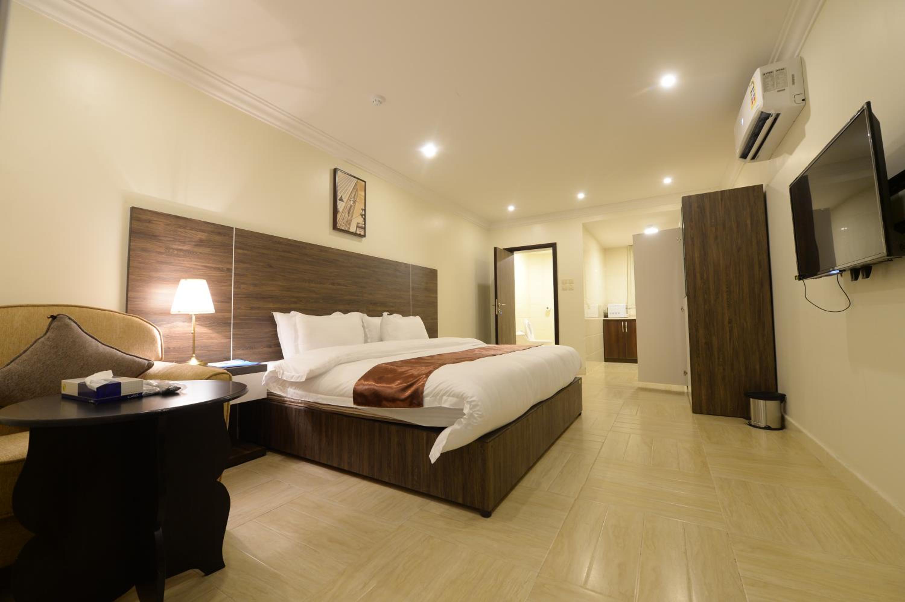 Deluxe Double Room (2 Adults + 1 Child) photo 1