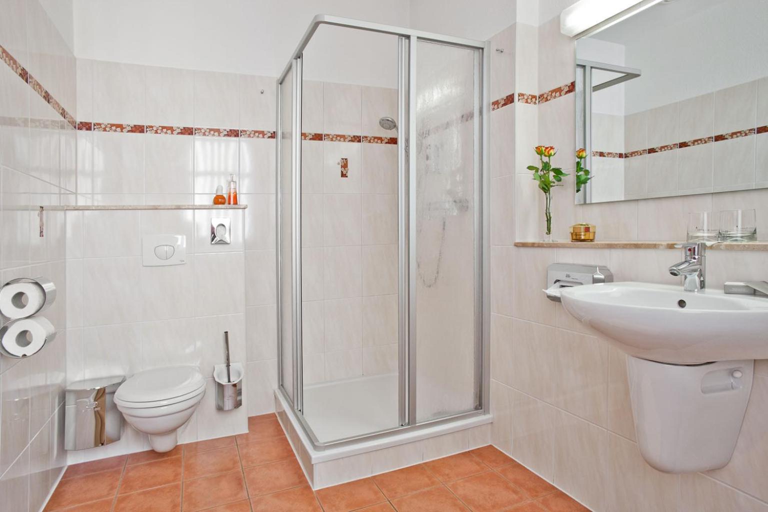 Double Room - Photo 11