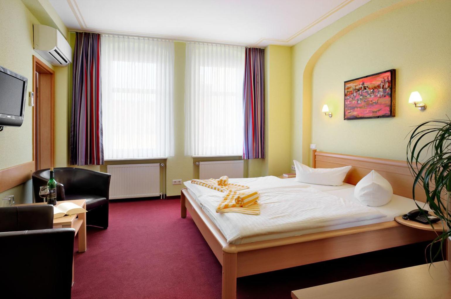 Double Room - Photo 5
