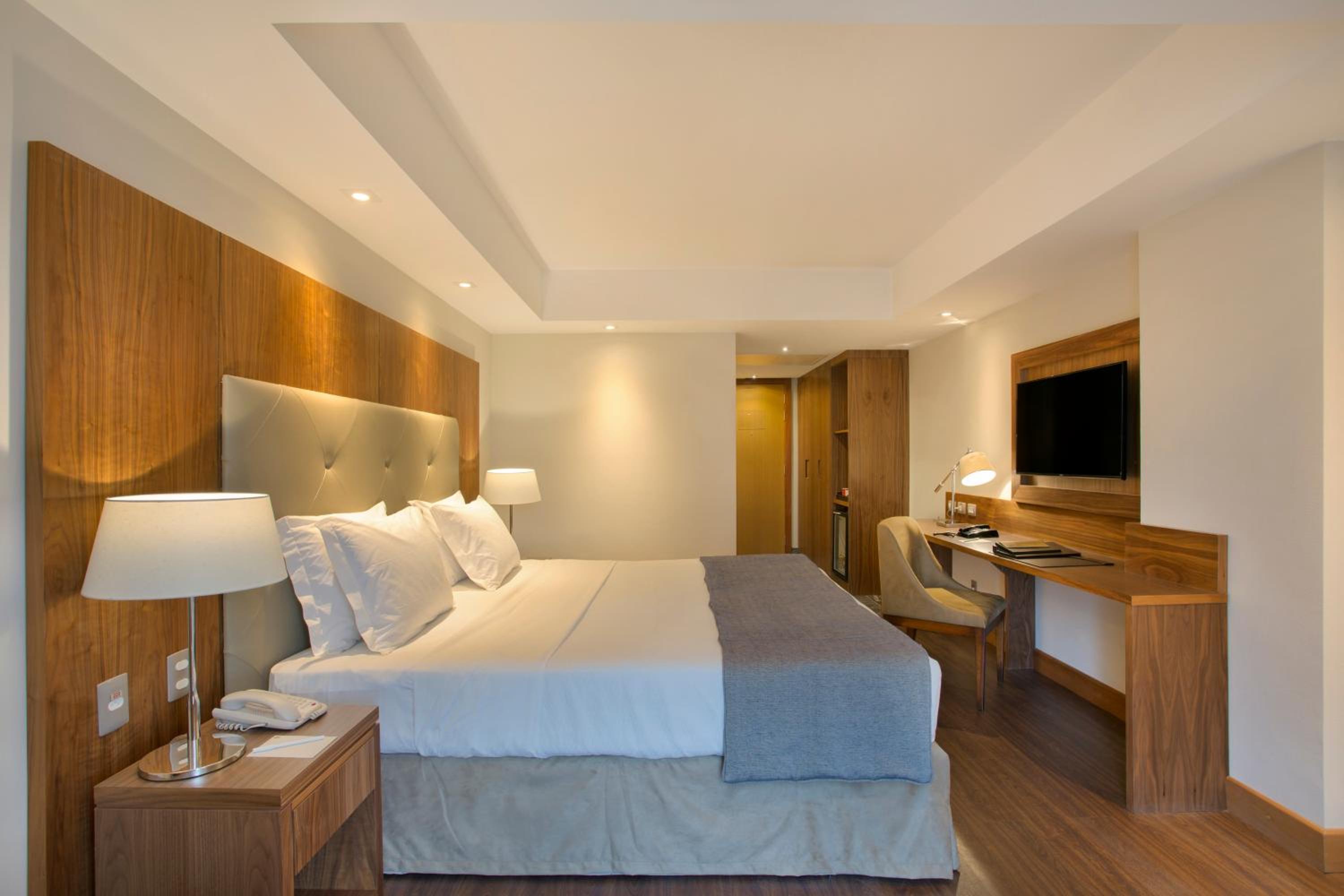 Family Room thumbnail 5