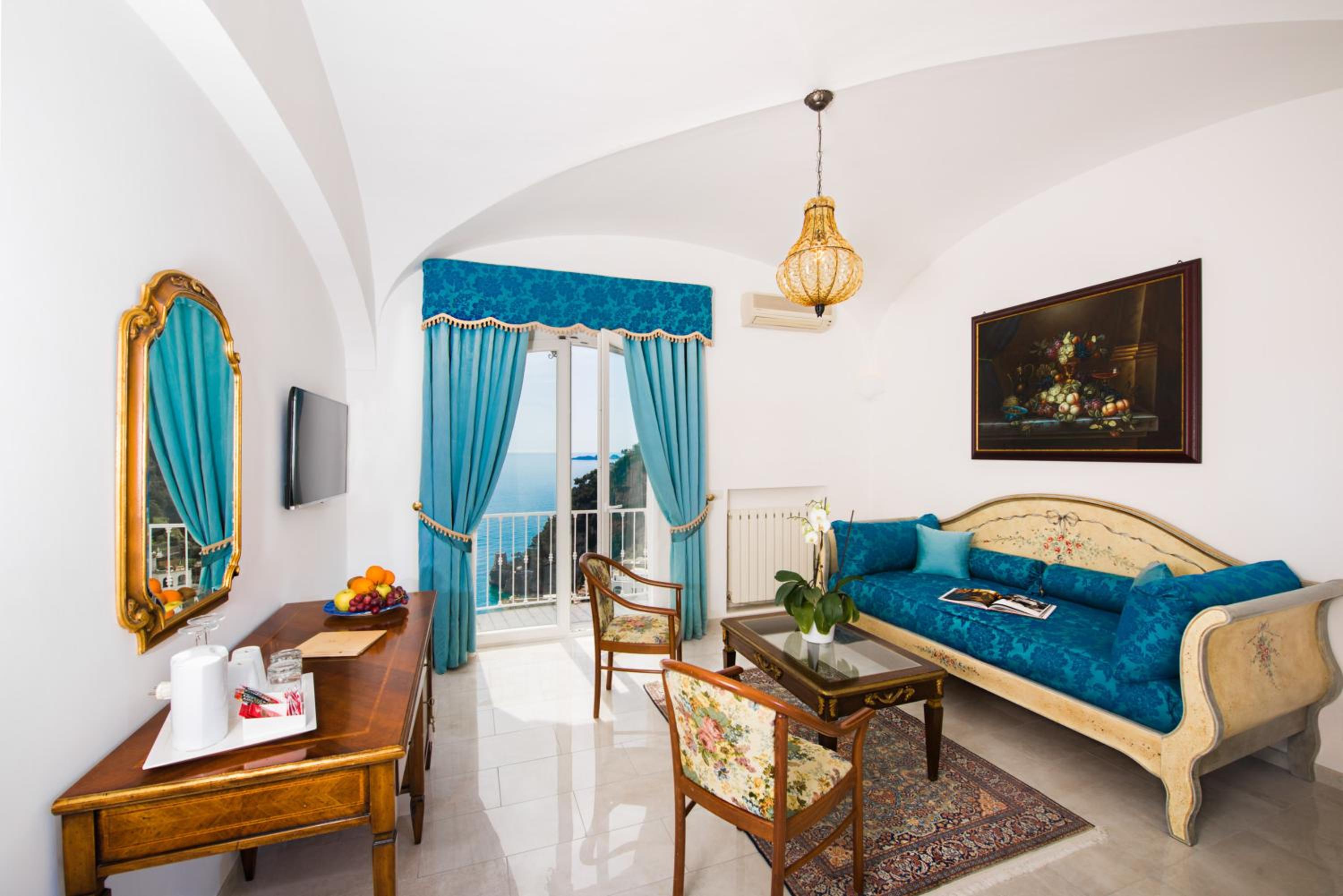 Superior Suite with Sea View - Photo 9