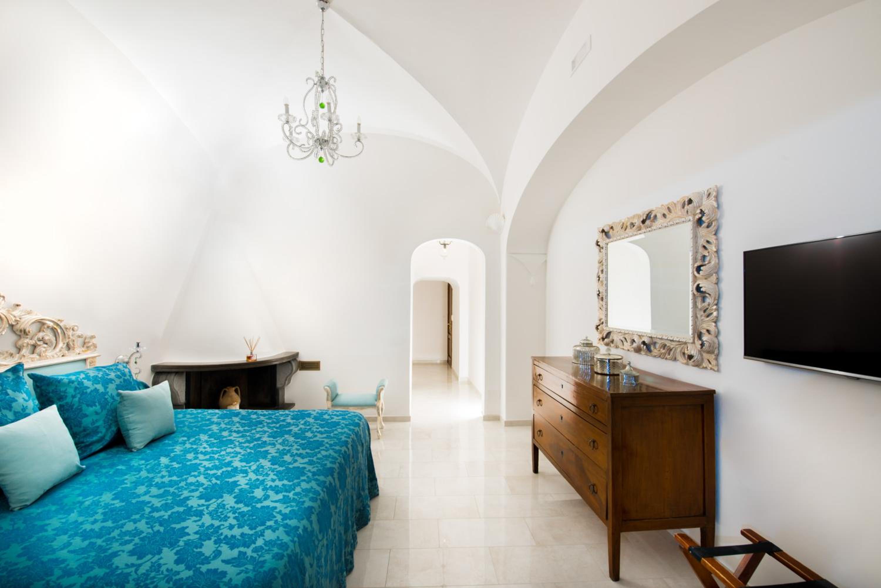 Superior Suite with Sea View - Photo 8