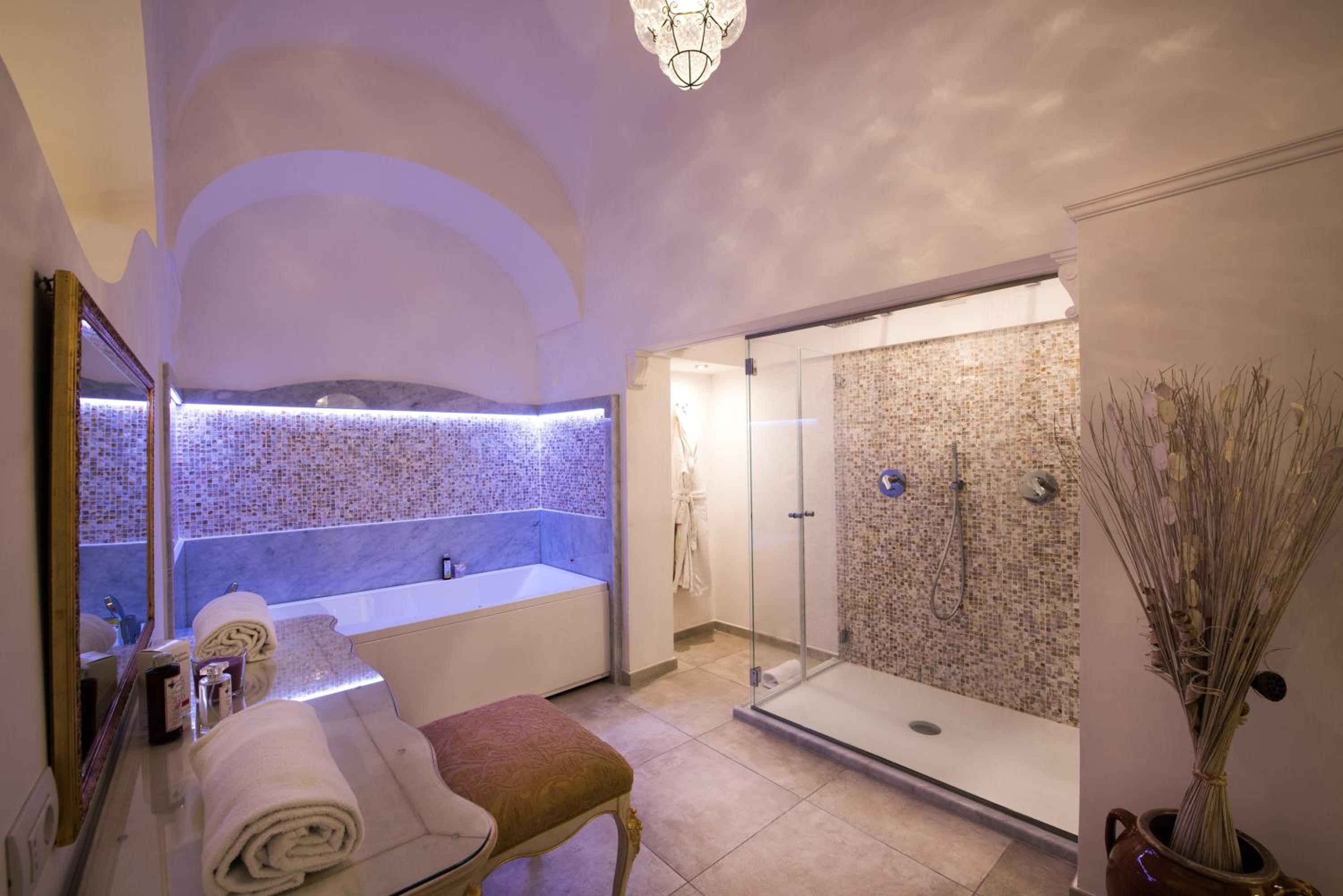 Superior Suite with Sea View - Photo 5