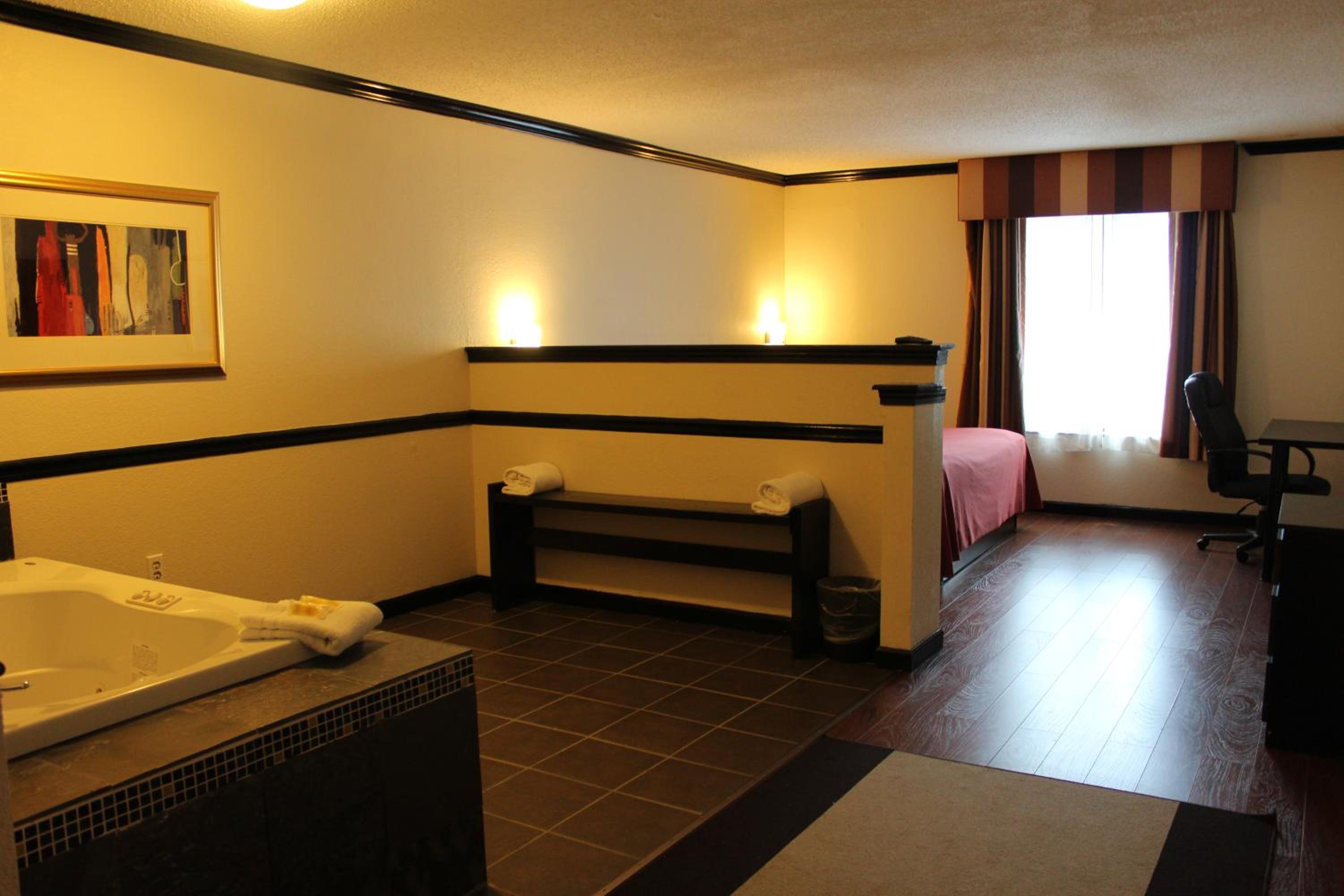 King Room with Spa Bath - Photo 6
