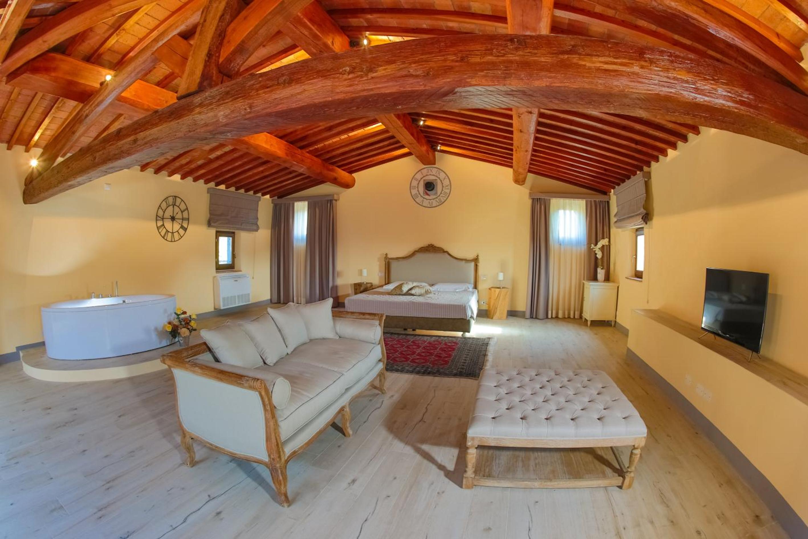 Queen Room with Spa Bath photo 2