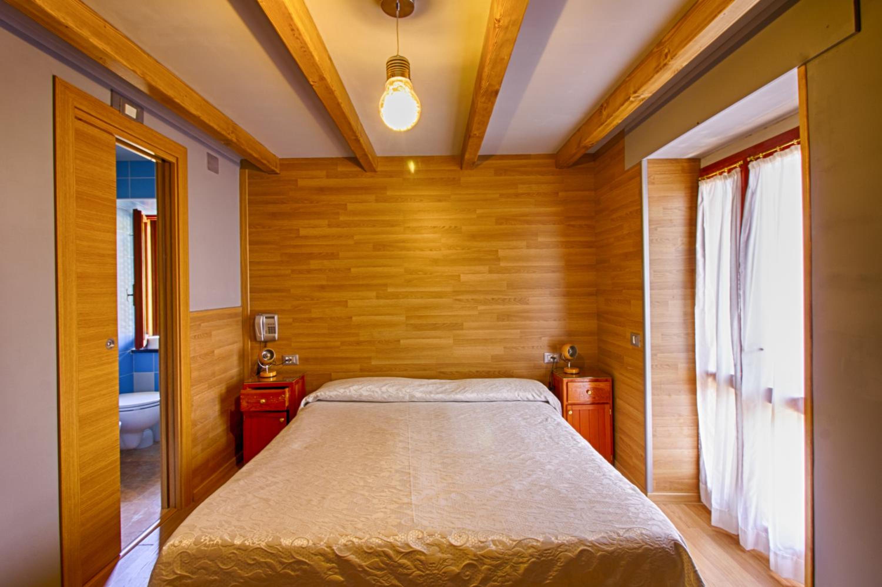 Double or Twin Room with Private Bathroom - Photo 7