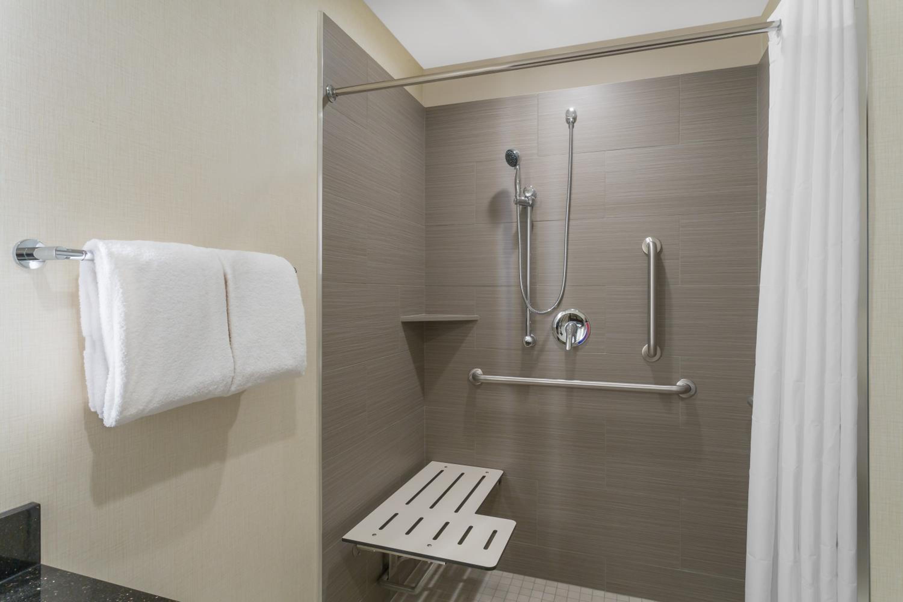 Deluxe King Room - Disability Access/Non-Smoking