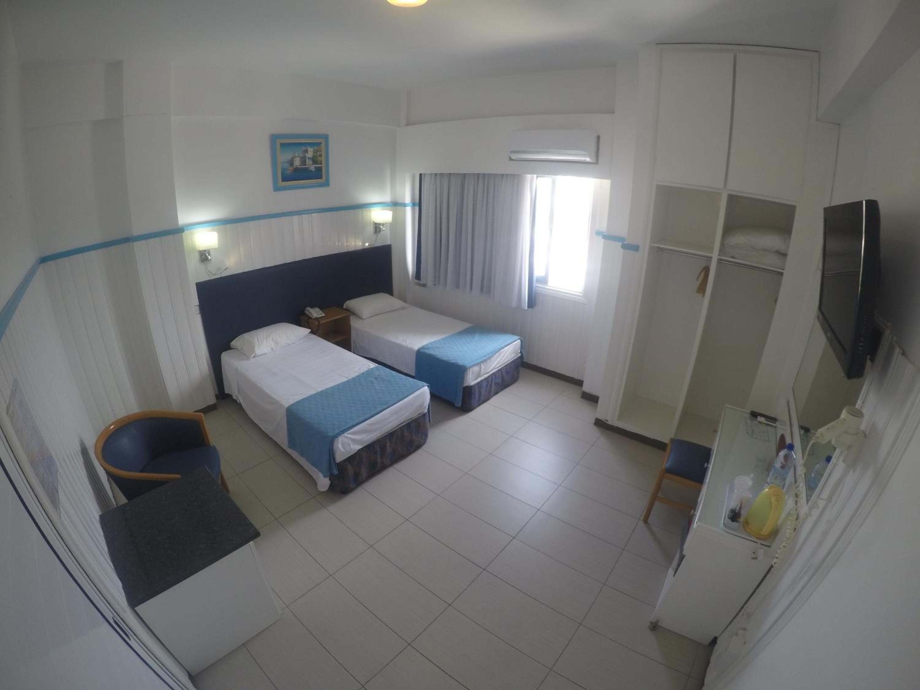 Twin Room - Photo 7