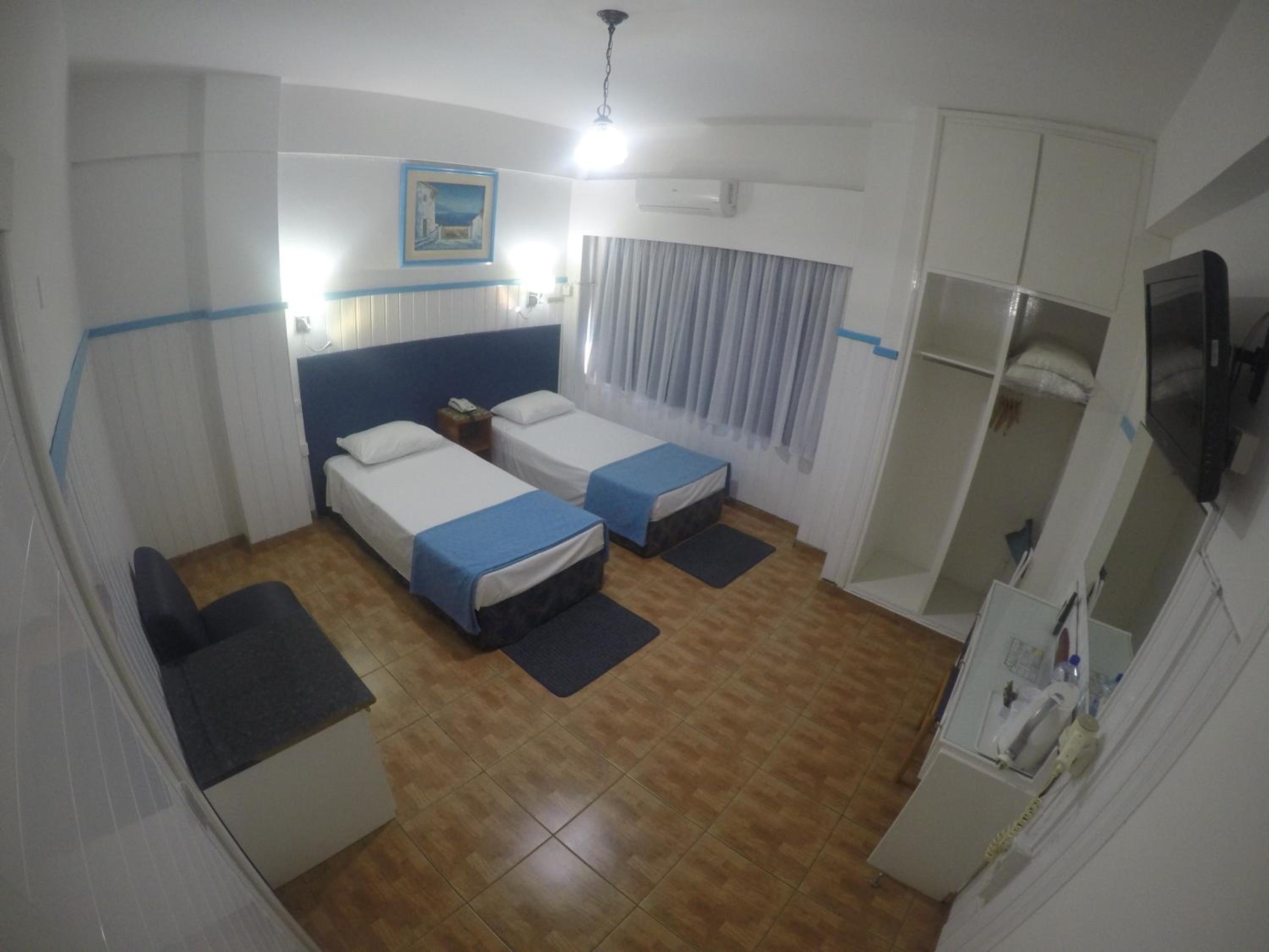 Twin Room - Photo 3