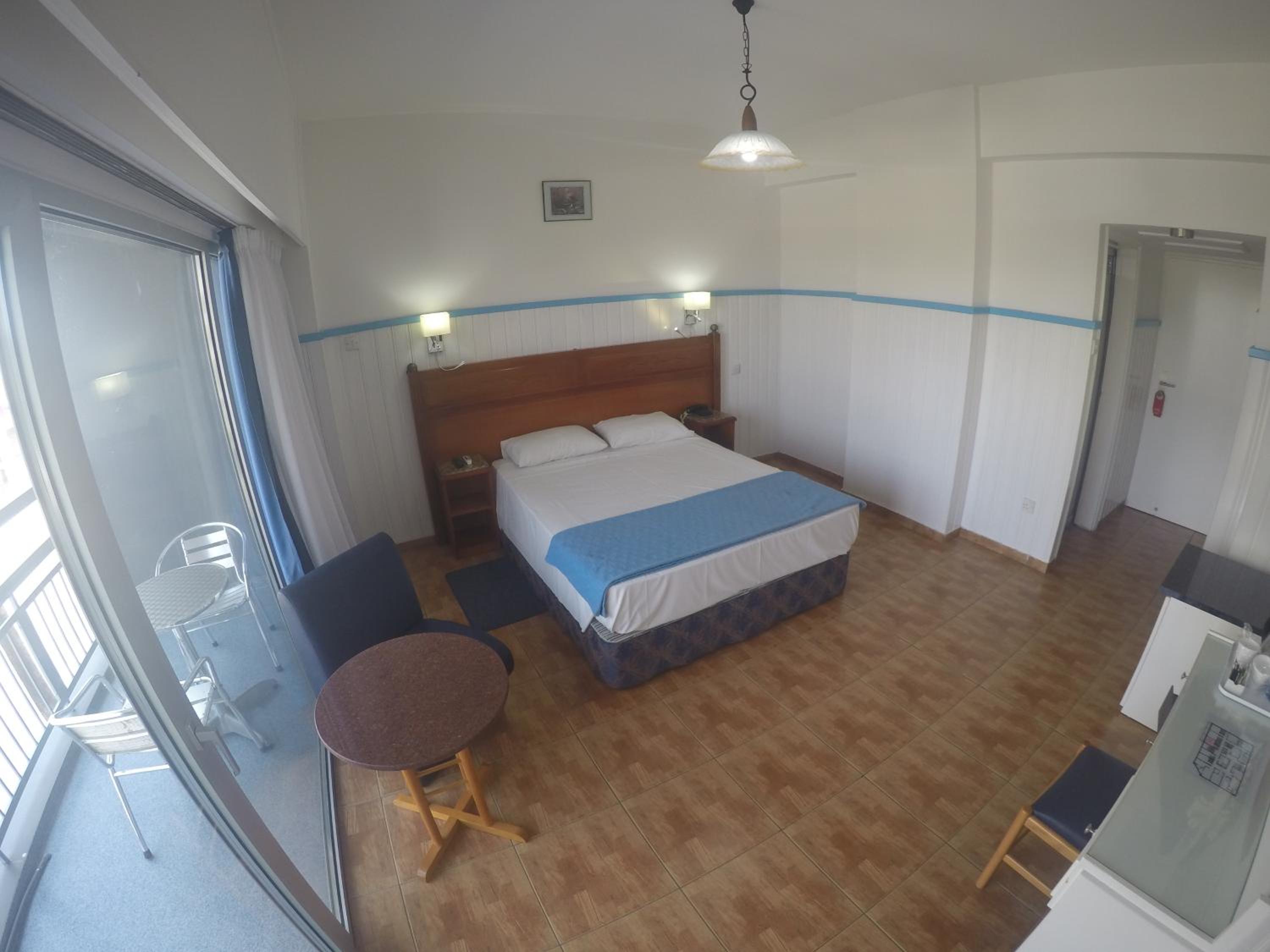 Double Room with Balcony - Photo 1