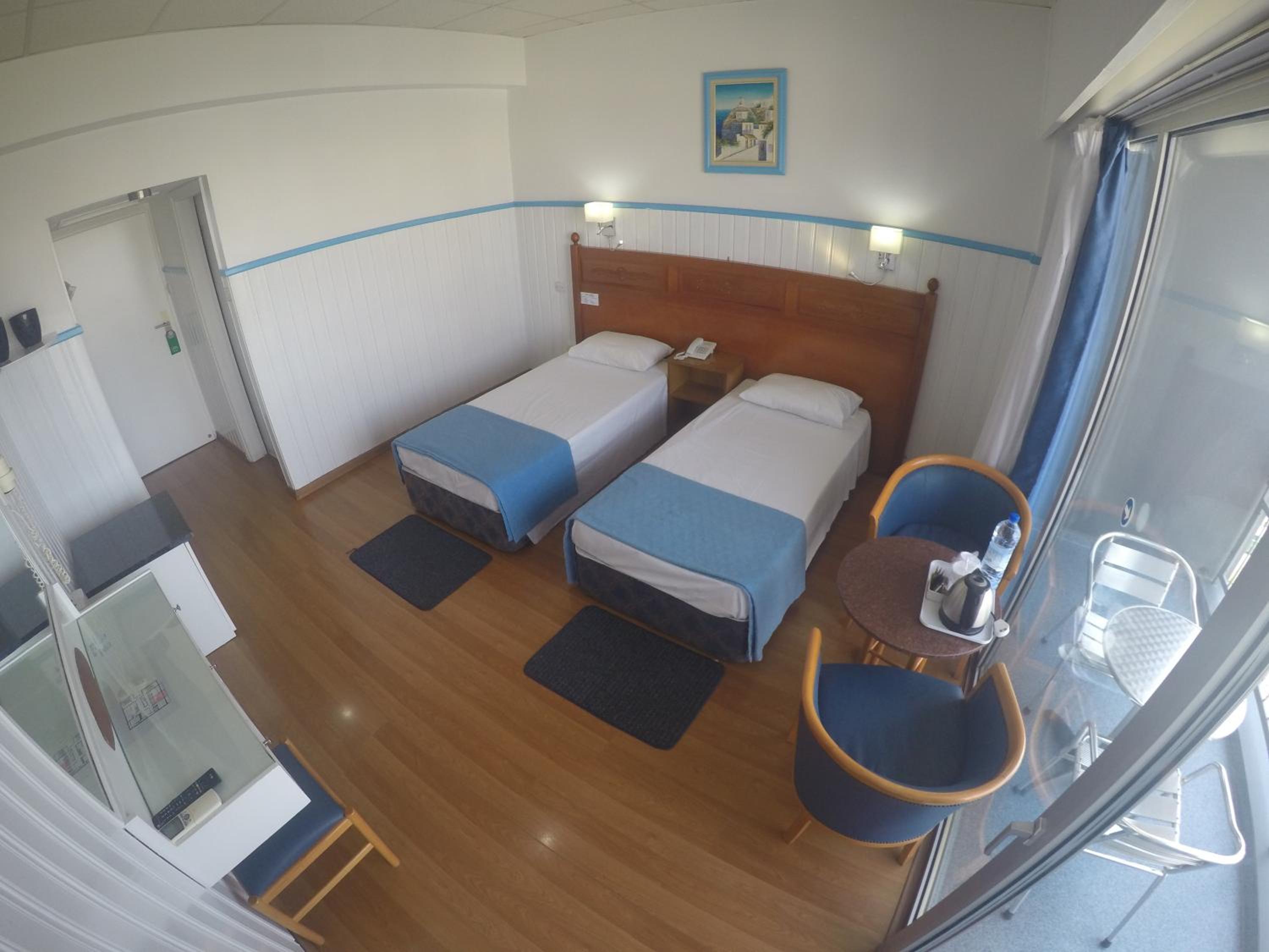 Twin Room with Balcony - Photo 1