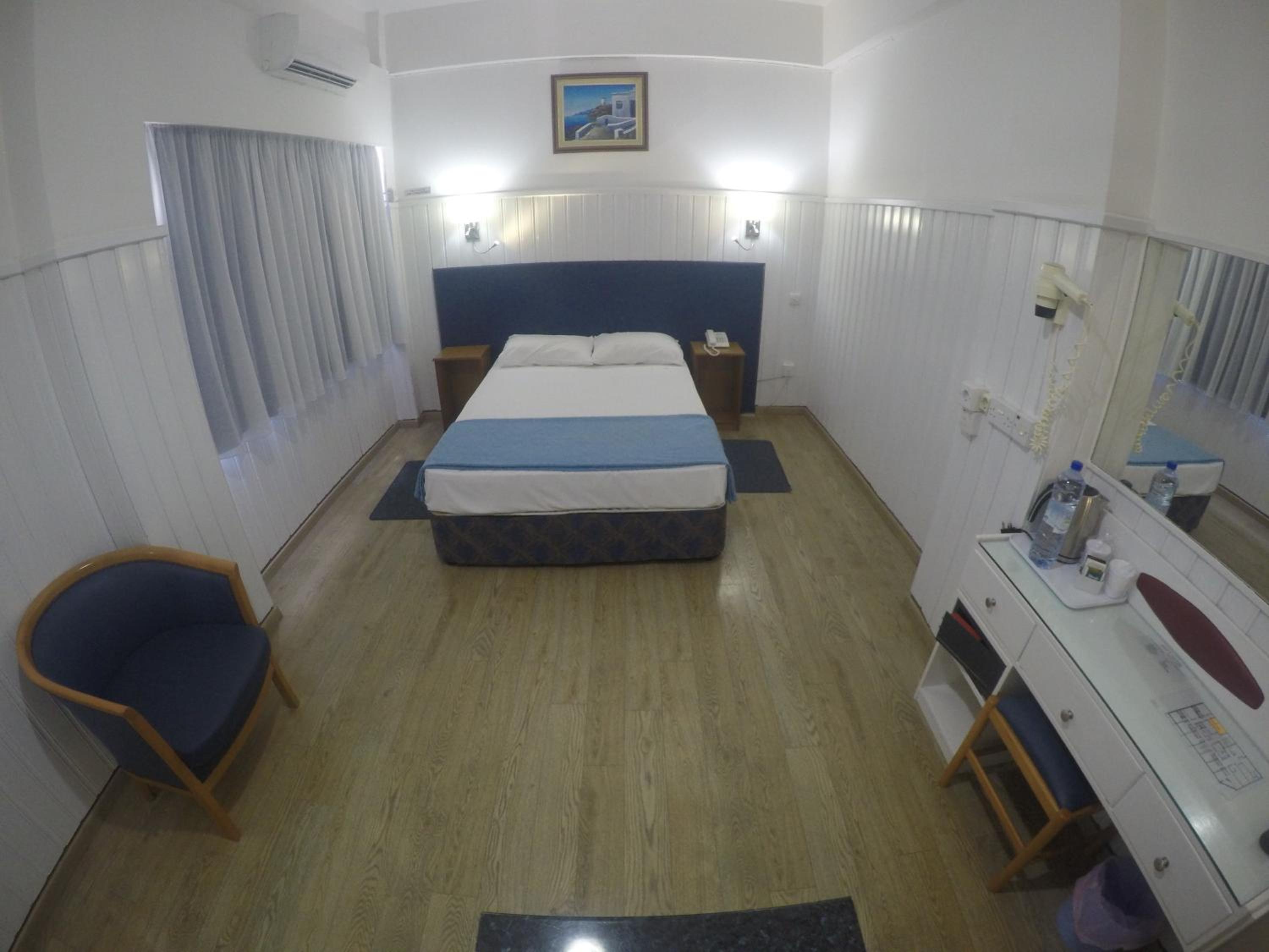 Double Room - Photo 8