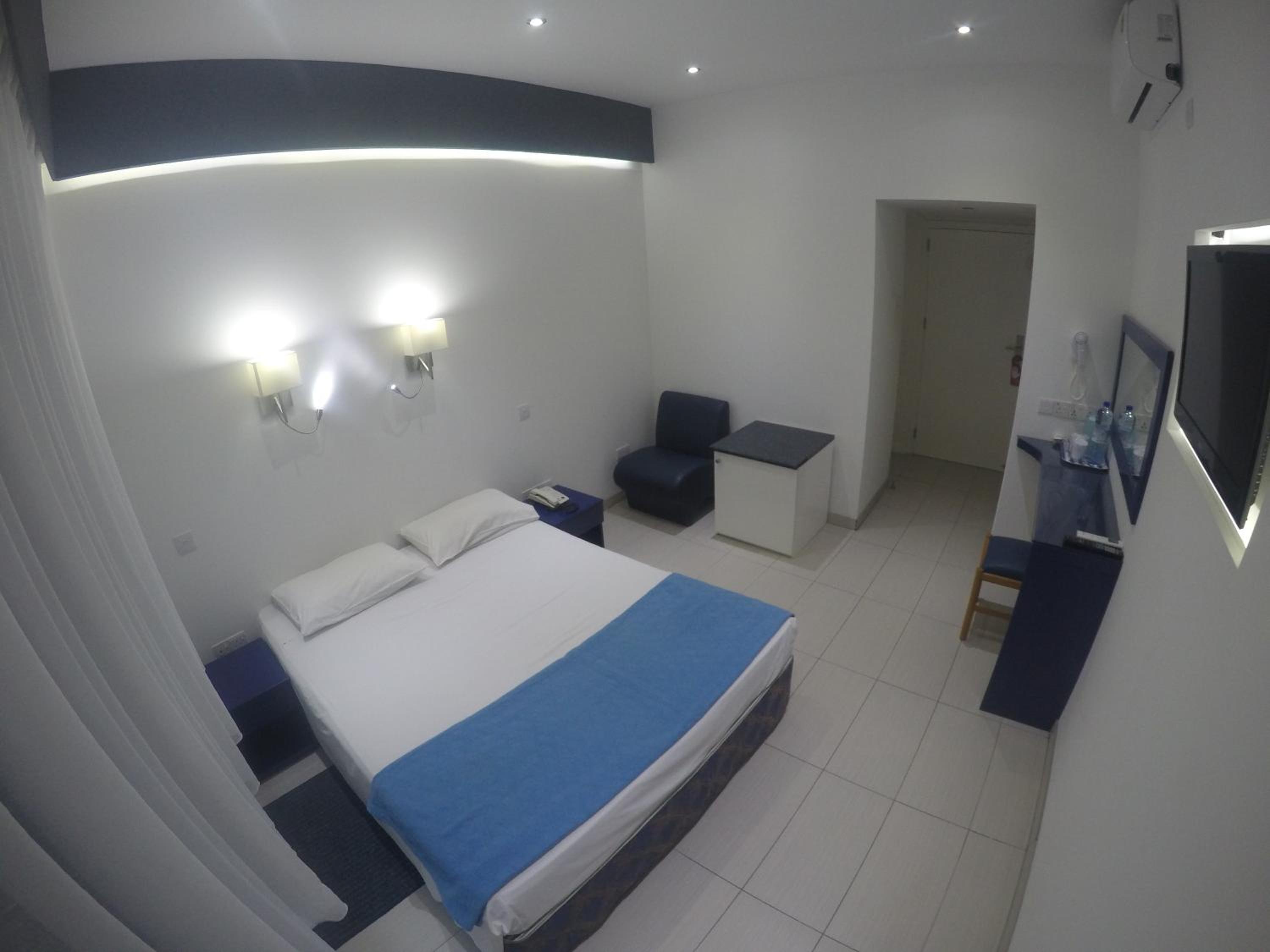 Double Room - Photo 7