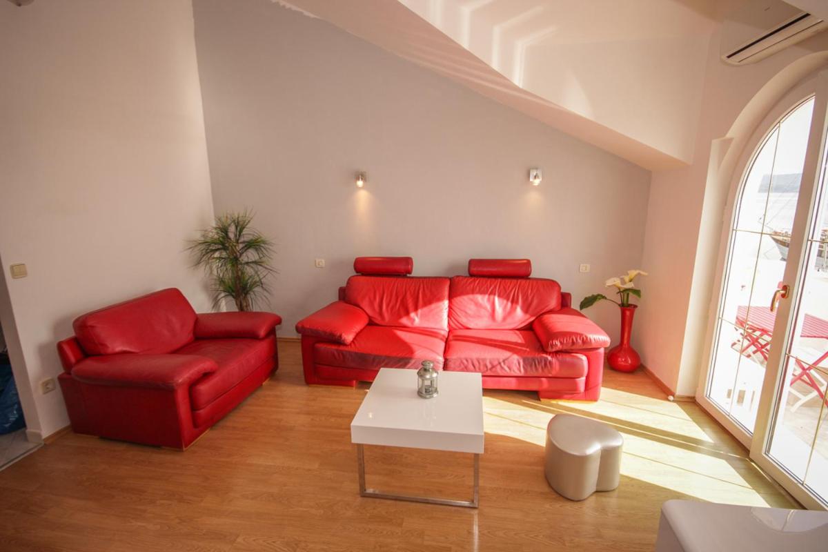 Three-Bedroom Deluxe Apartment photo 2