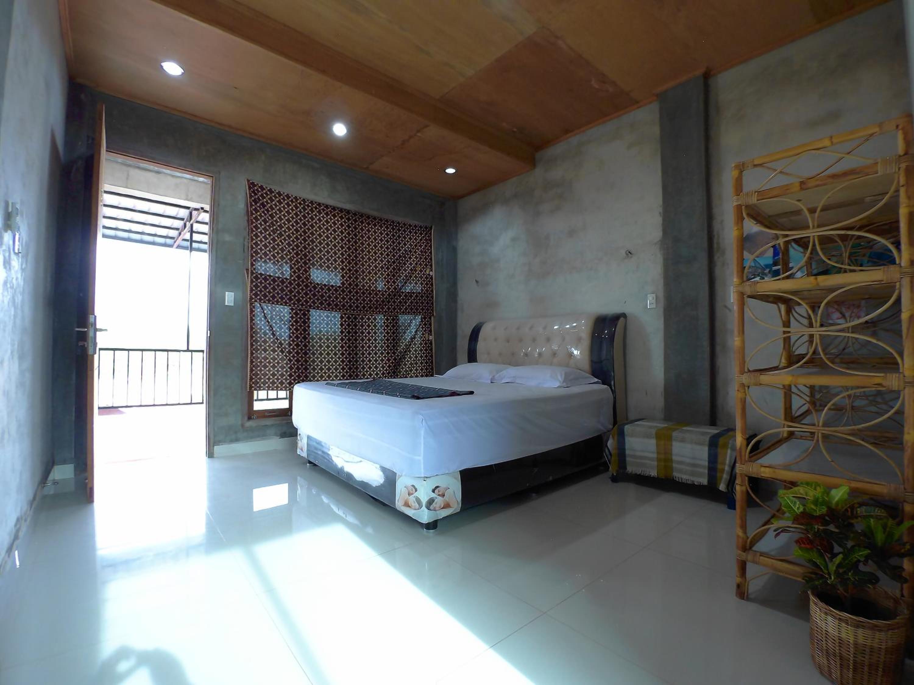 Deluxe Double Room with Balcony photo 3