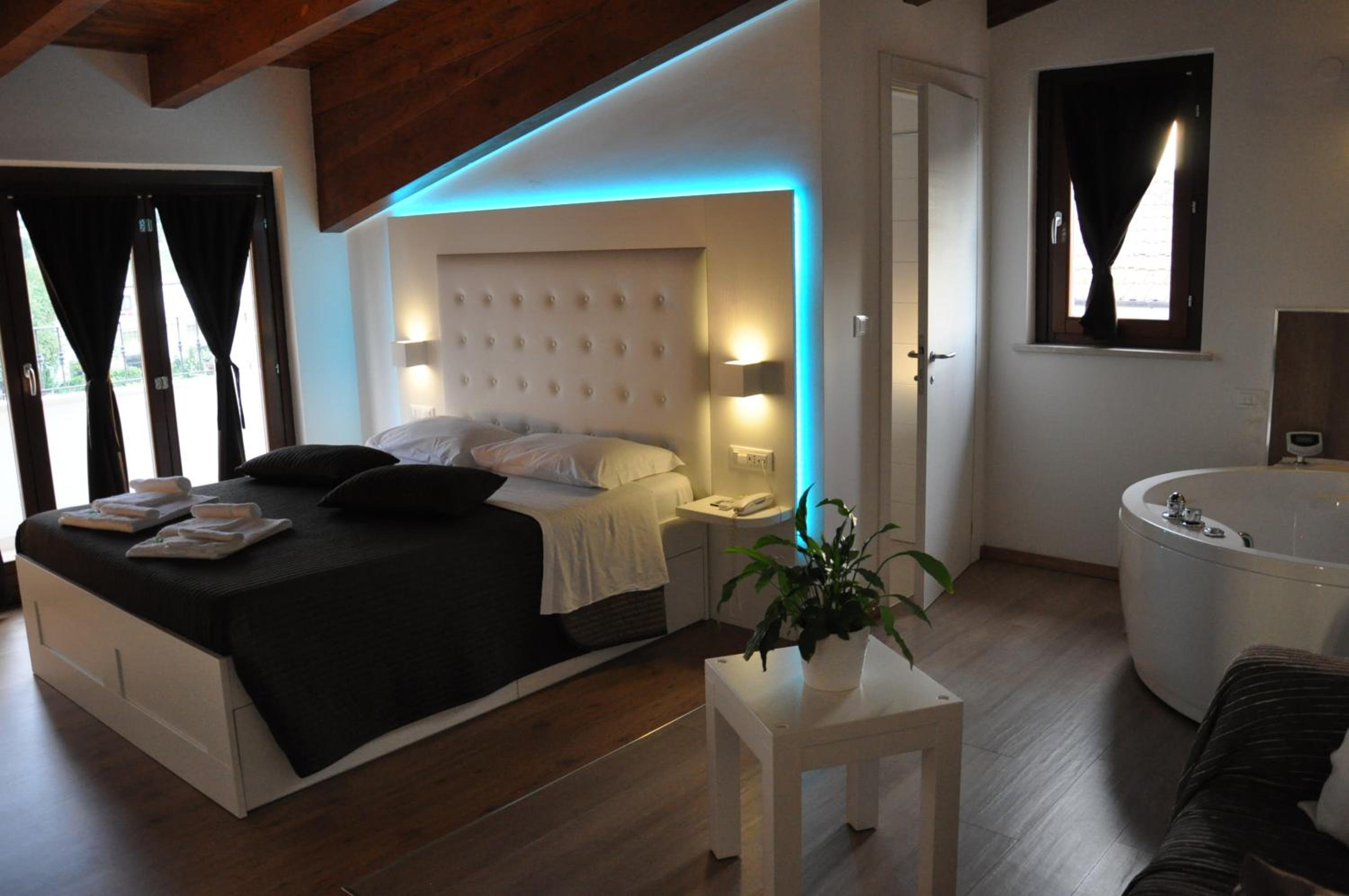 Deluxe Suite mit Whirlpool-Bad
