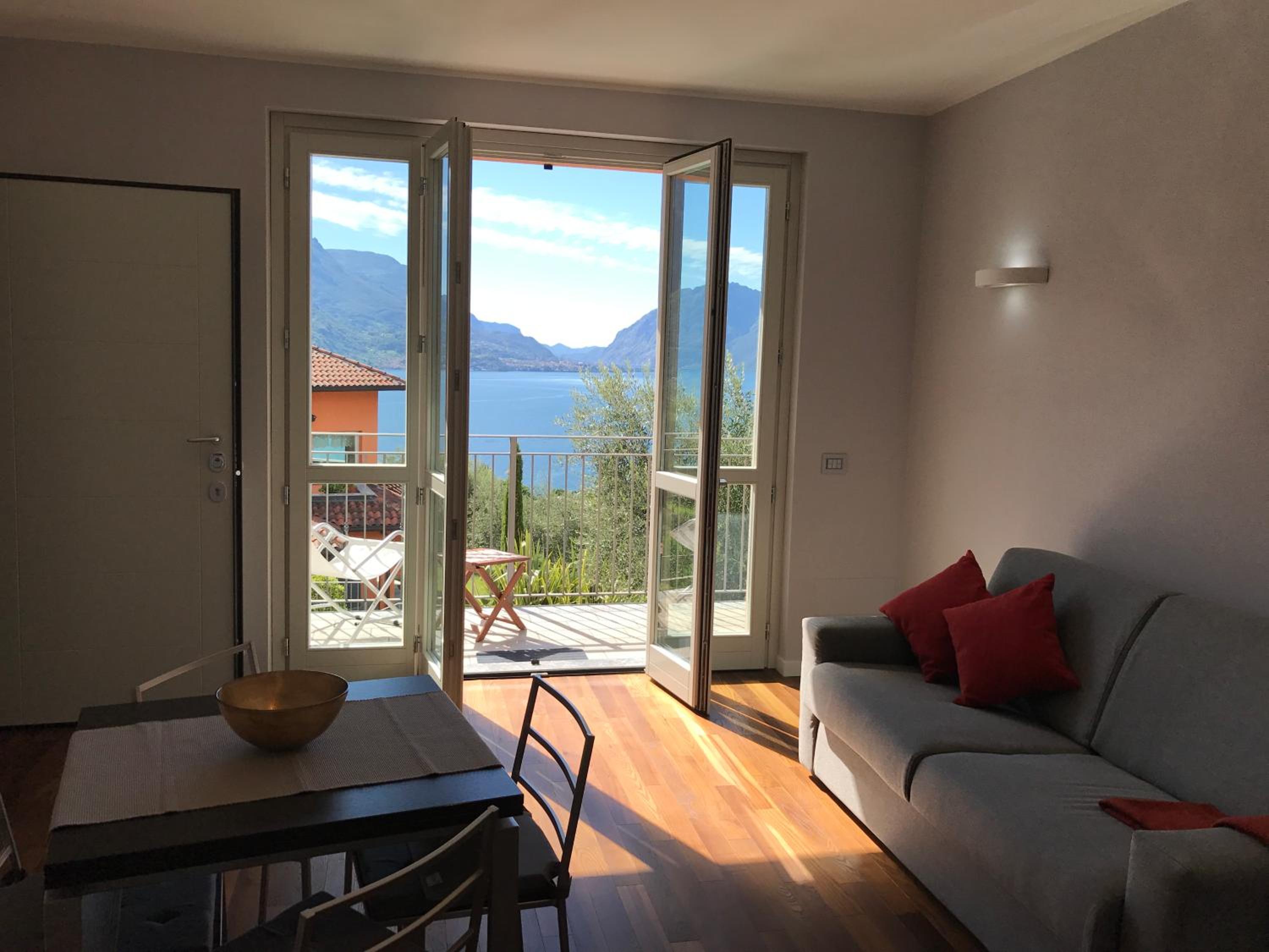 Apartment with Lake View