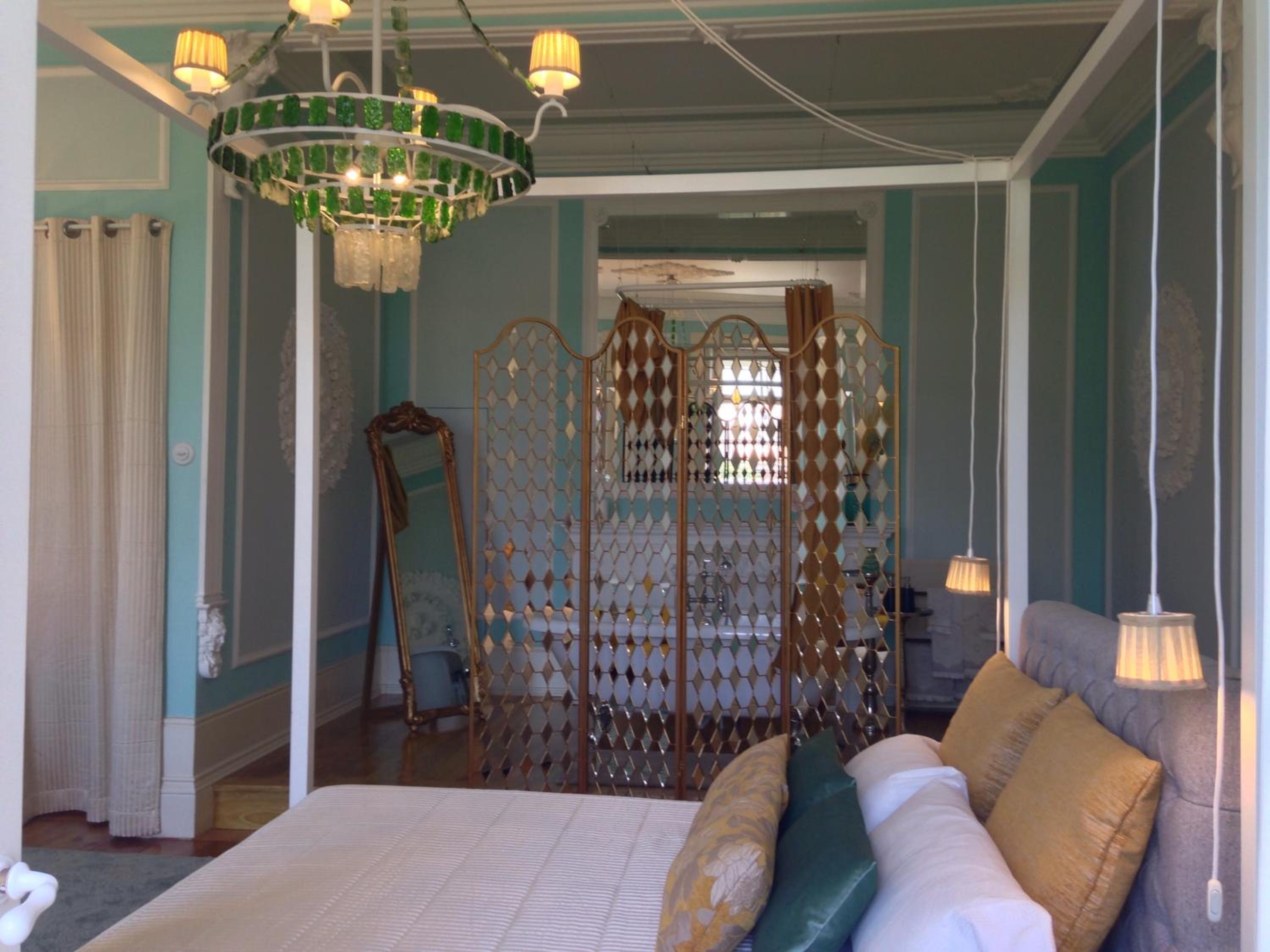 Superior King Suite - Photo 9