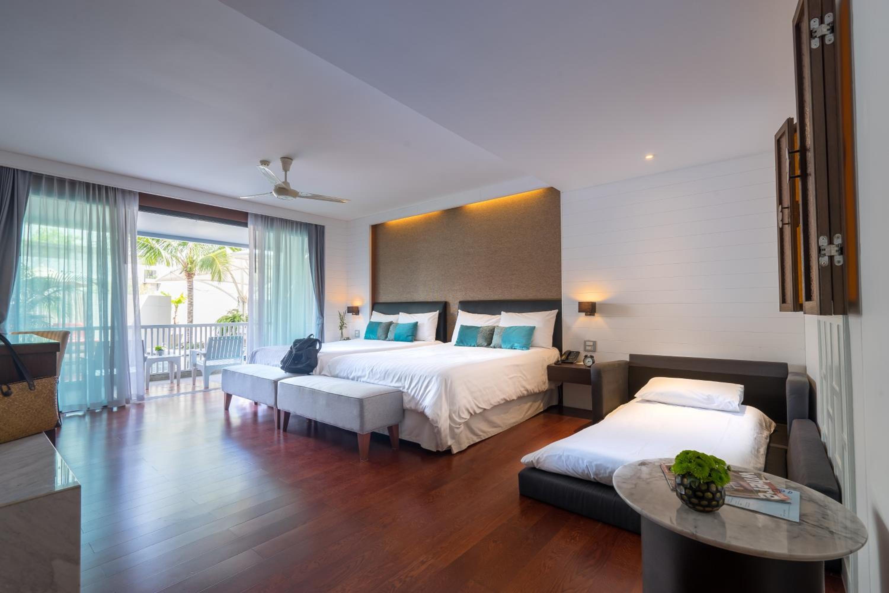 Mini Suite with Balcony (4 Adults)