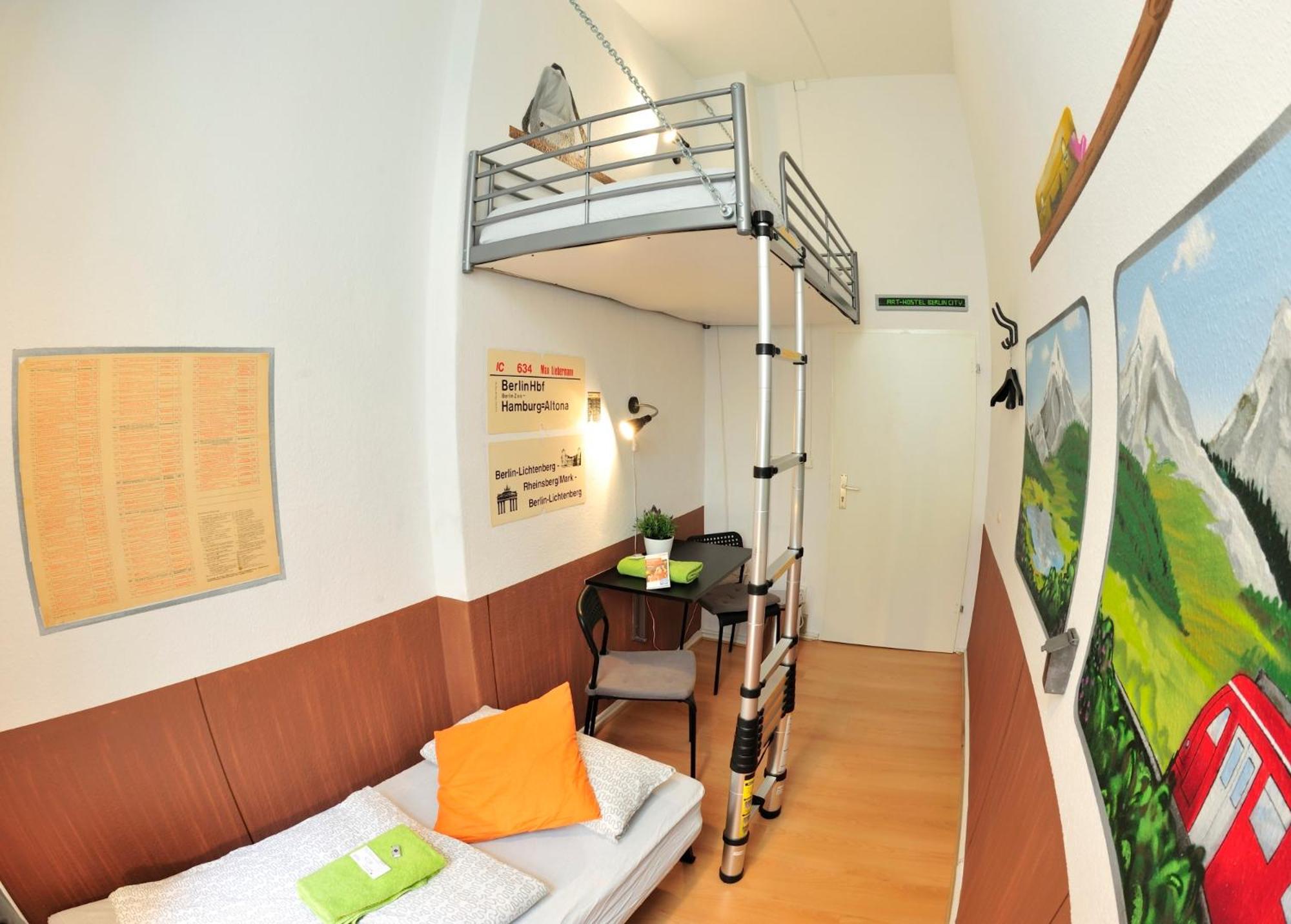Twin Room with Shared Bathroom photo 1