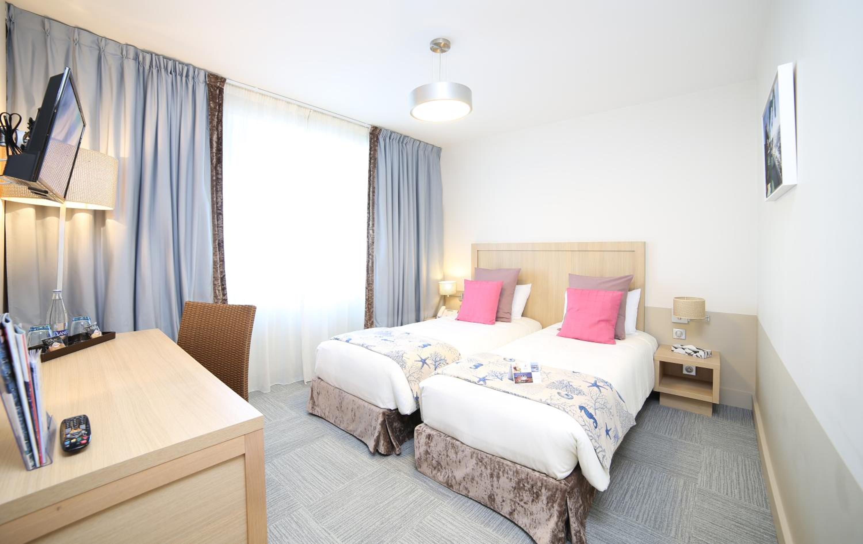 Deluxe room - harbor view  photo 1