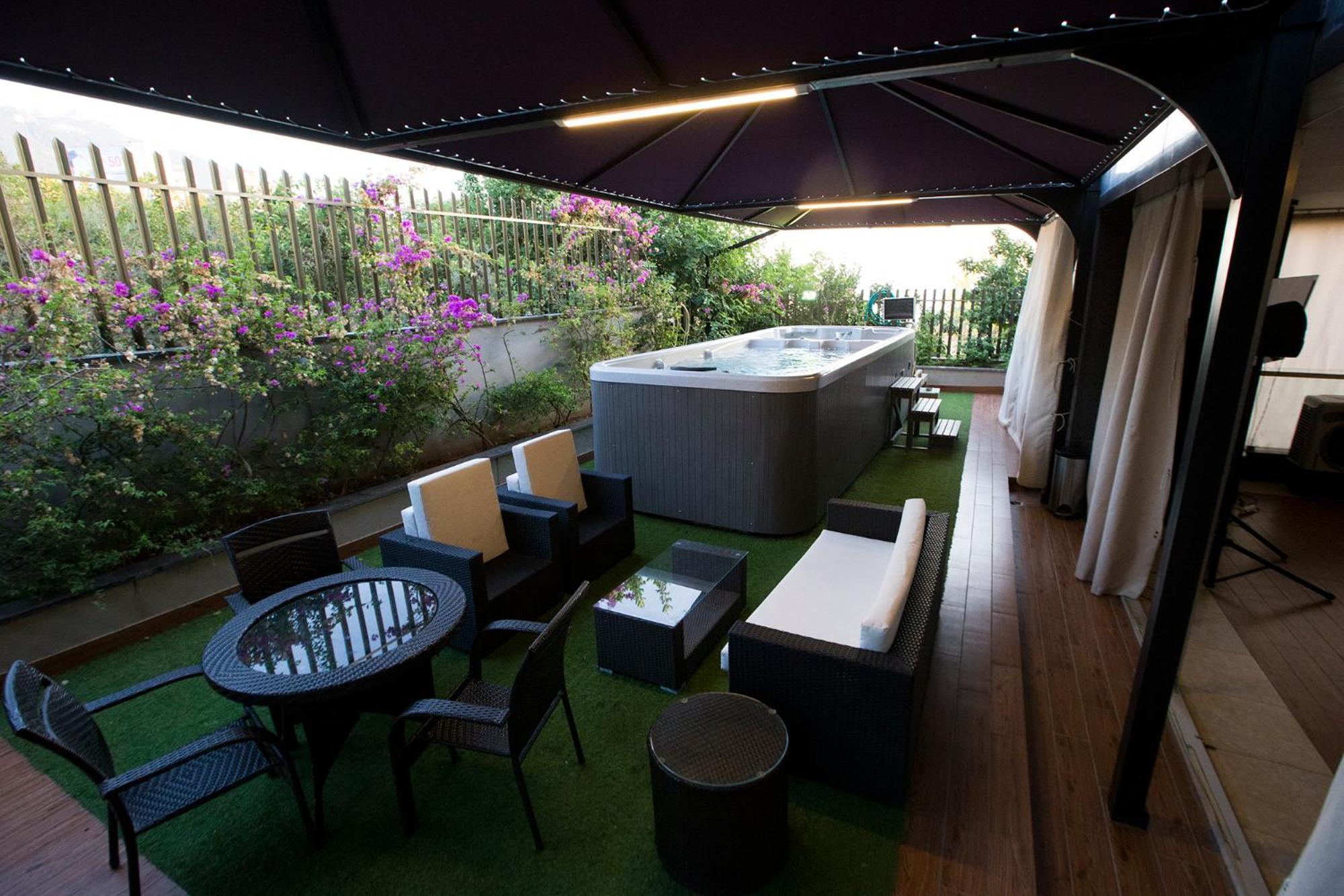 Suite with Garden View