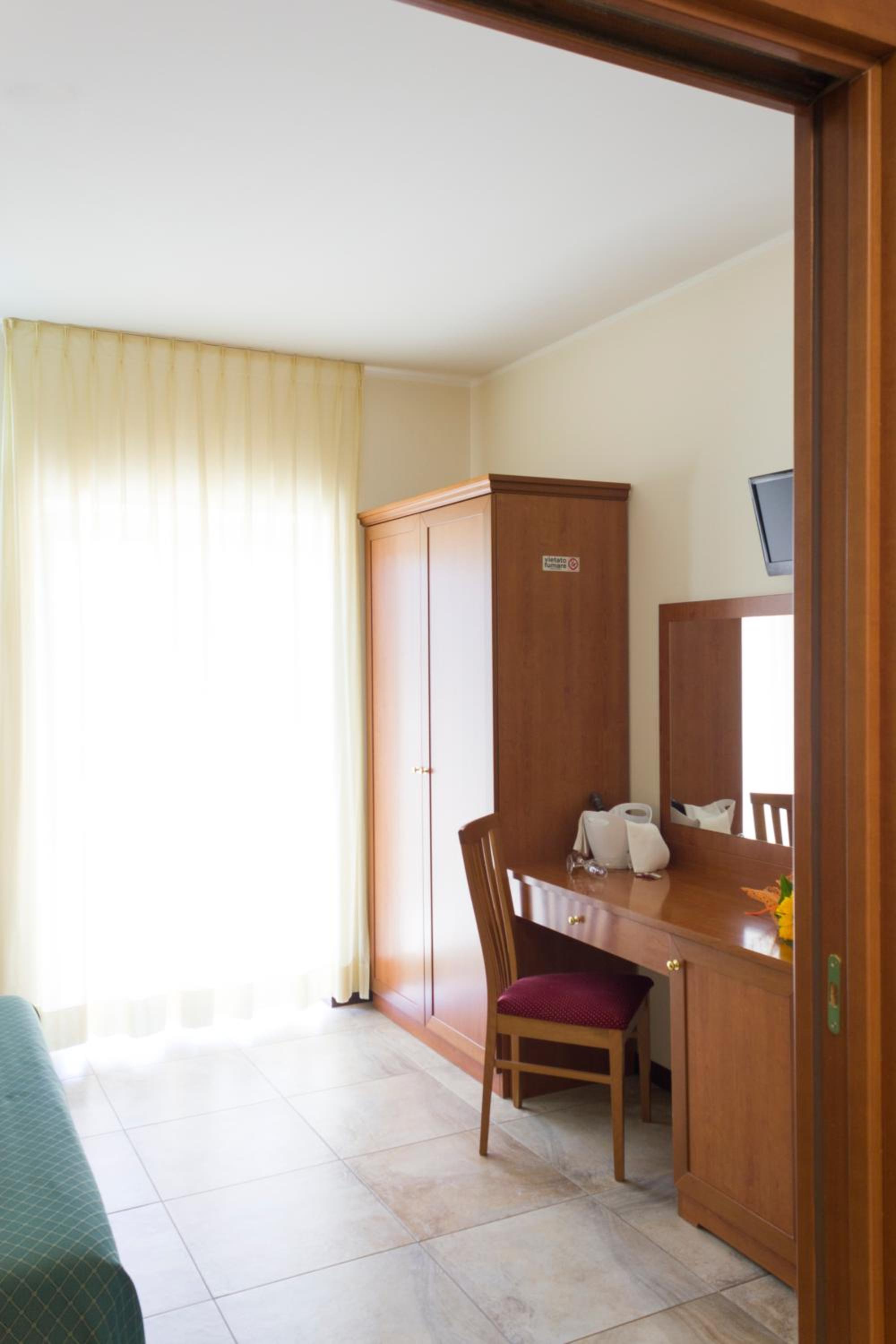 Single Room photo 2
