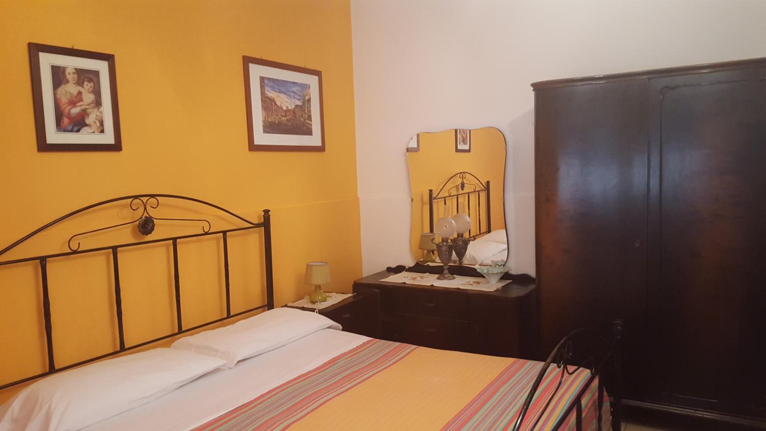 Double Room with Private Bathroom - Photo 3