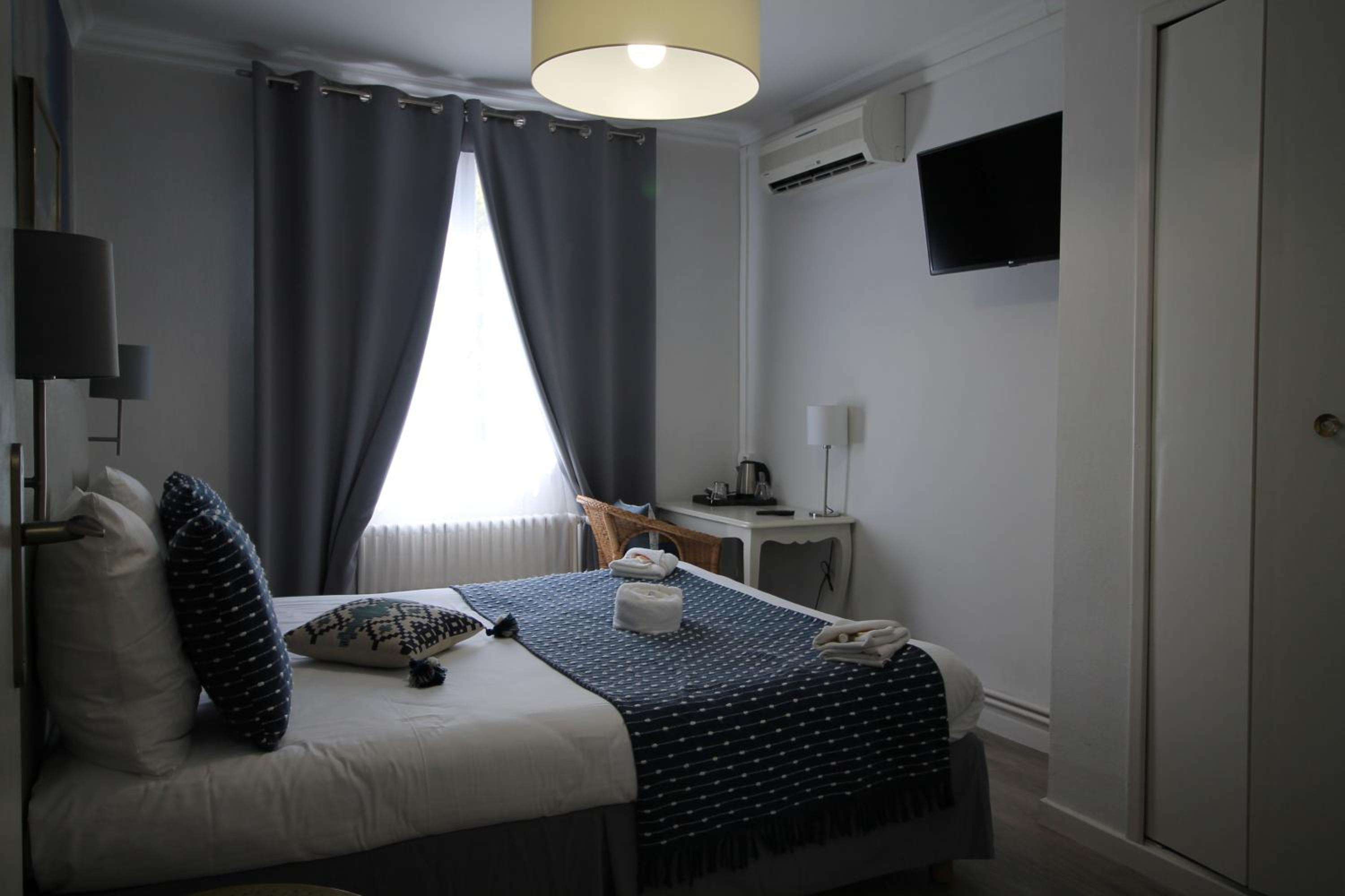Standard Double Room - Photo 7