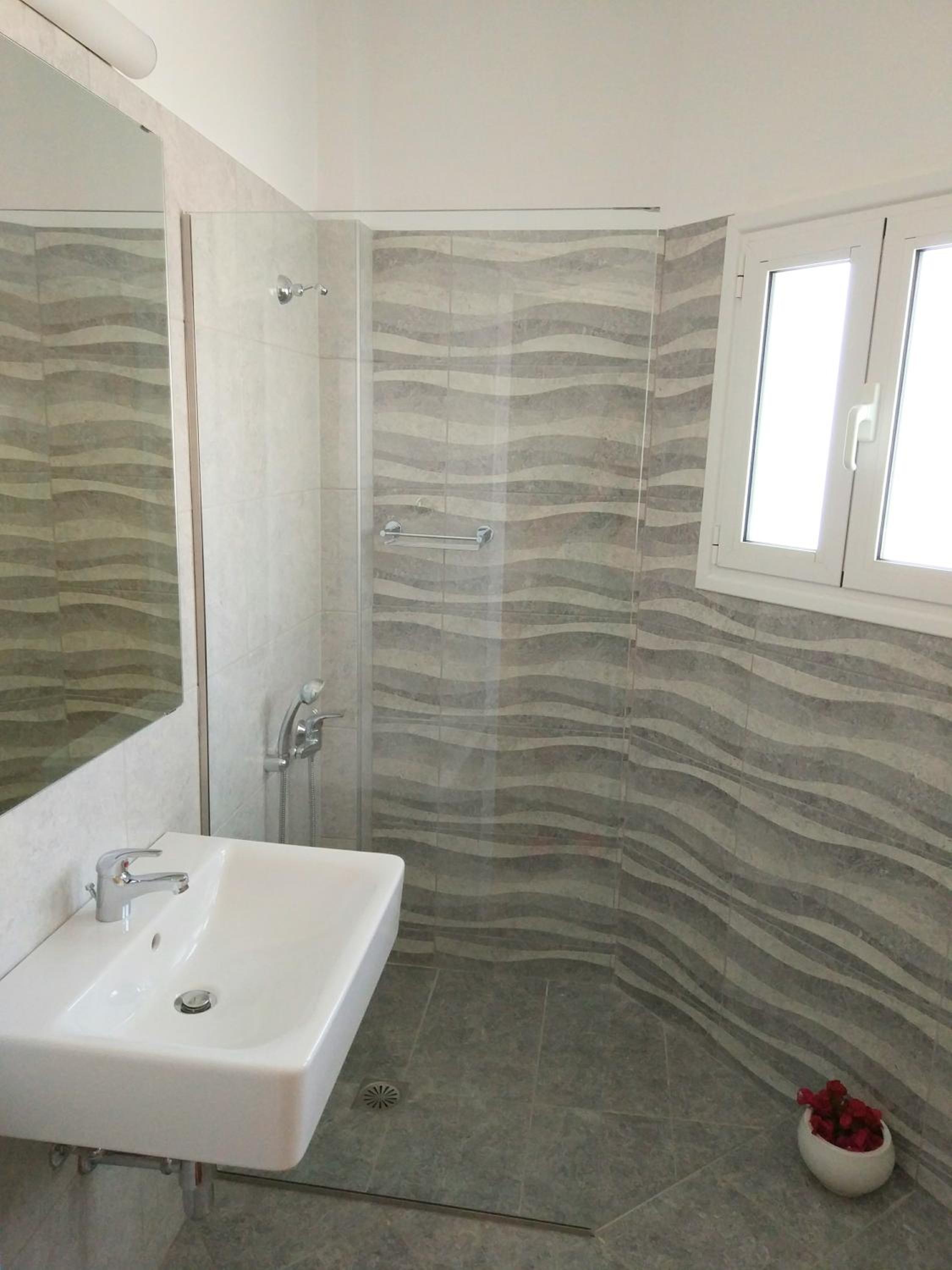 One-Bedroom Apartment - Photo 4