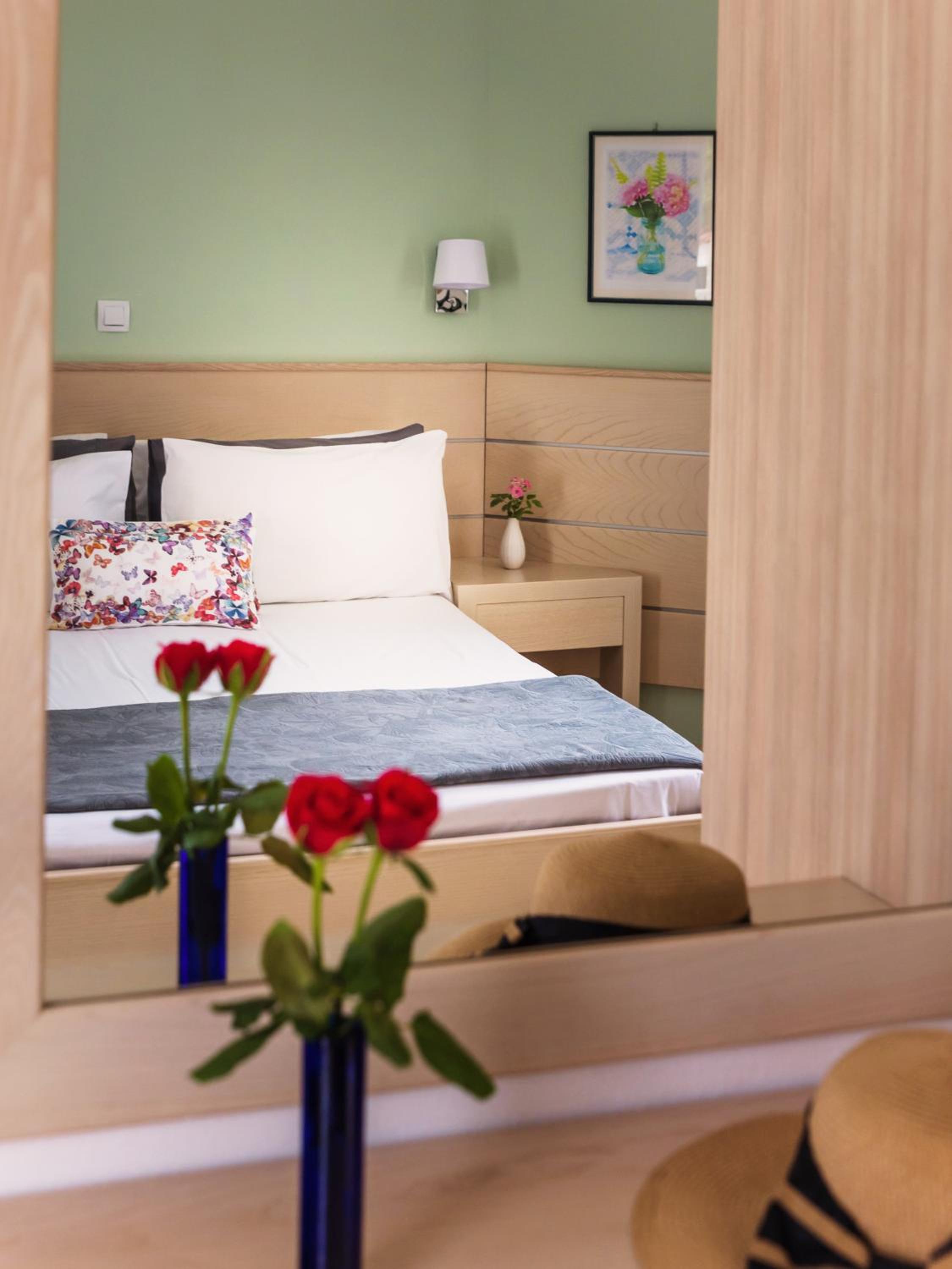 One-Bedroom Apartment - Photo 16