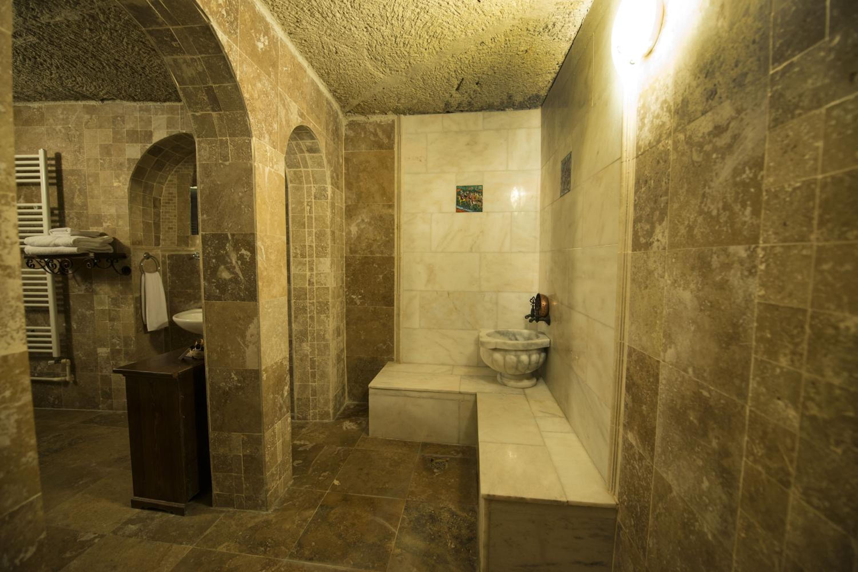 Deluxe Cave Room photo 3