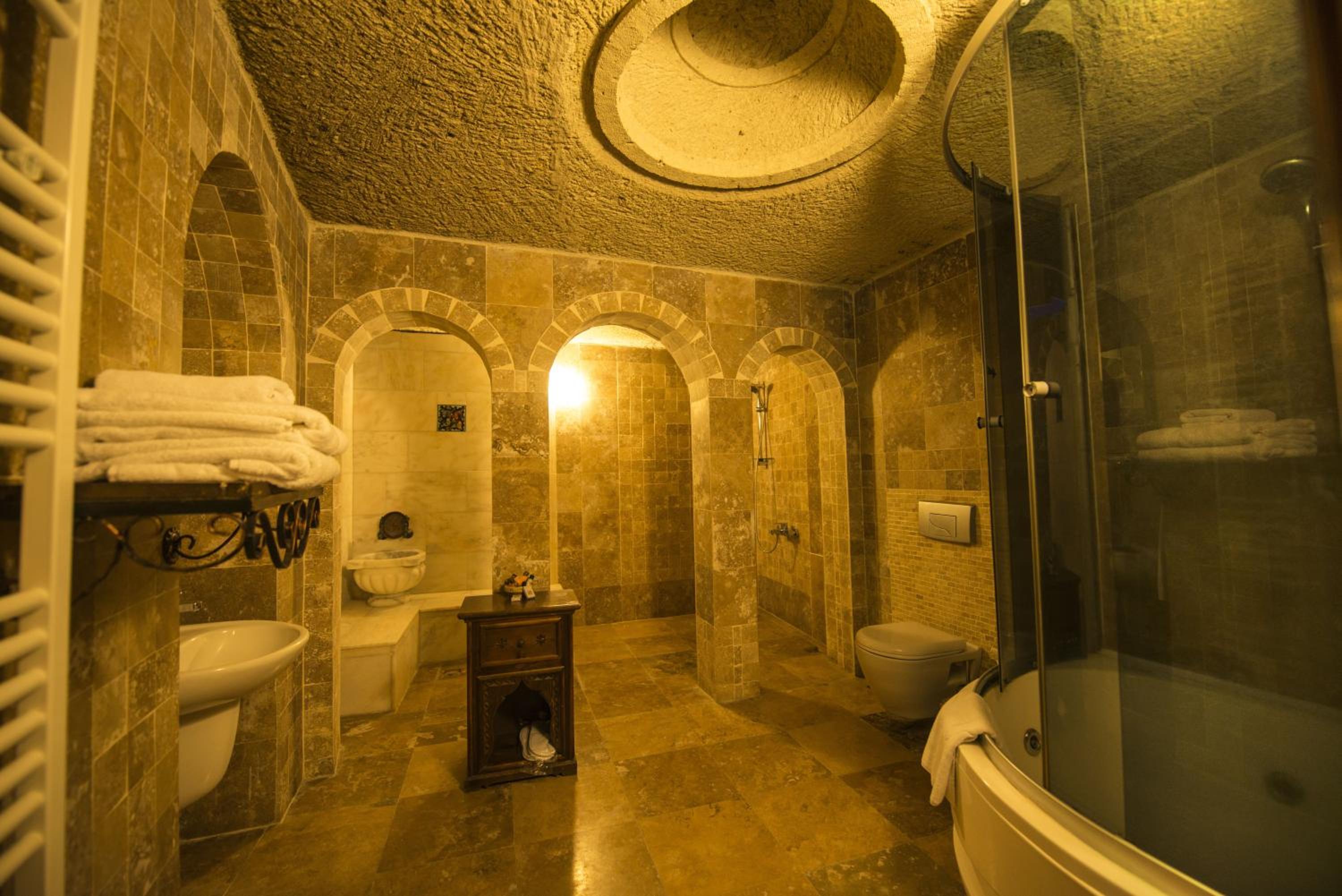 Deluxe Cave Room photo 2