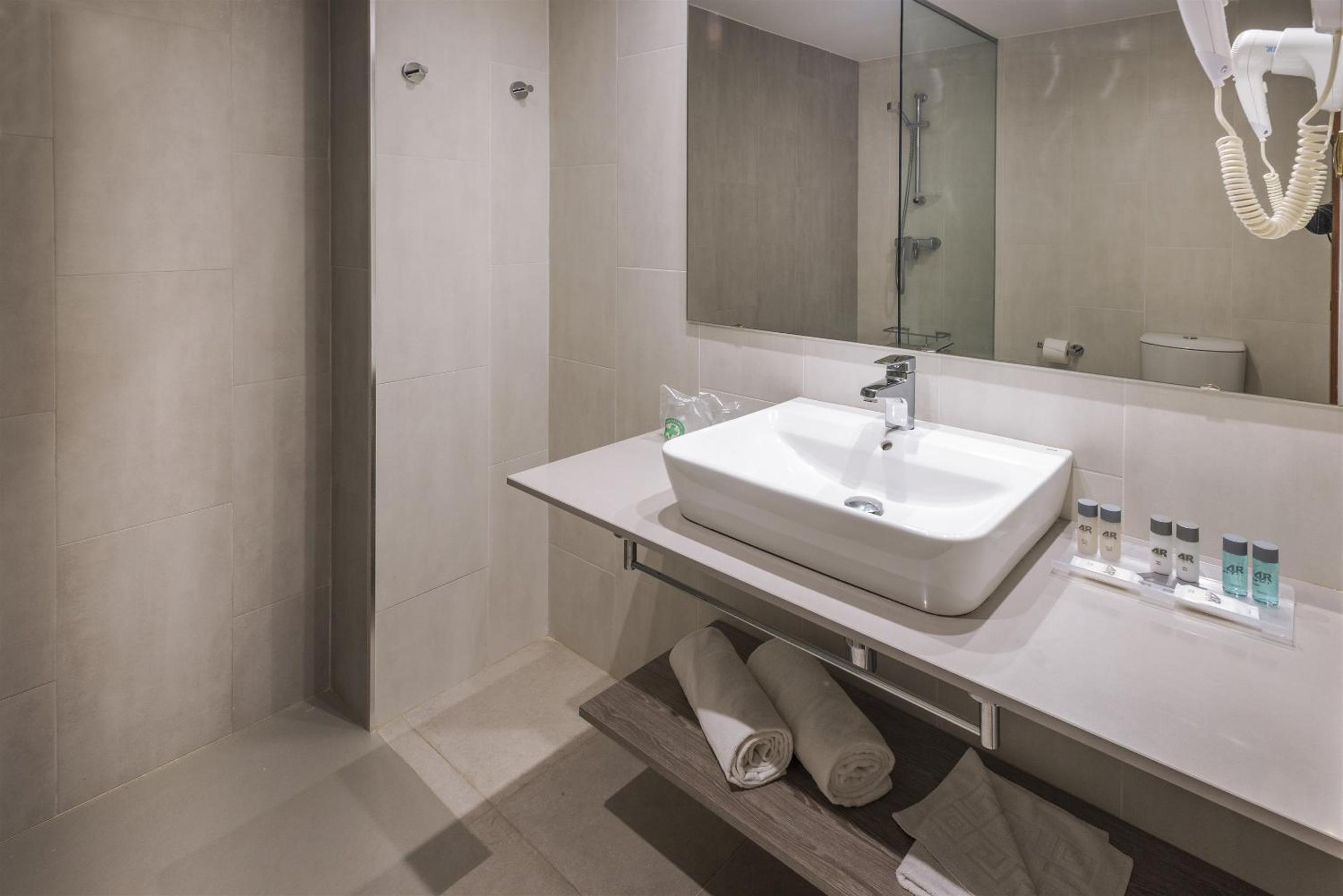 Junior Suite (2 Adults + 1 Child) photo 2