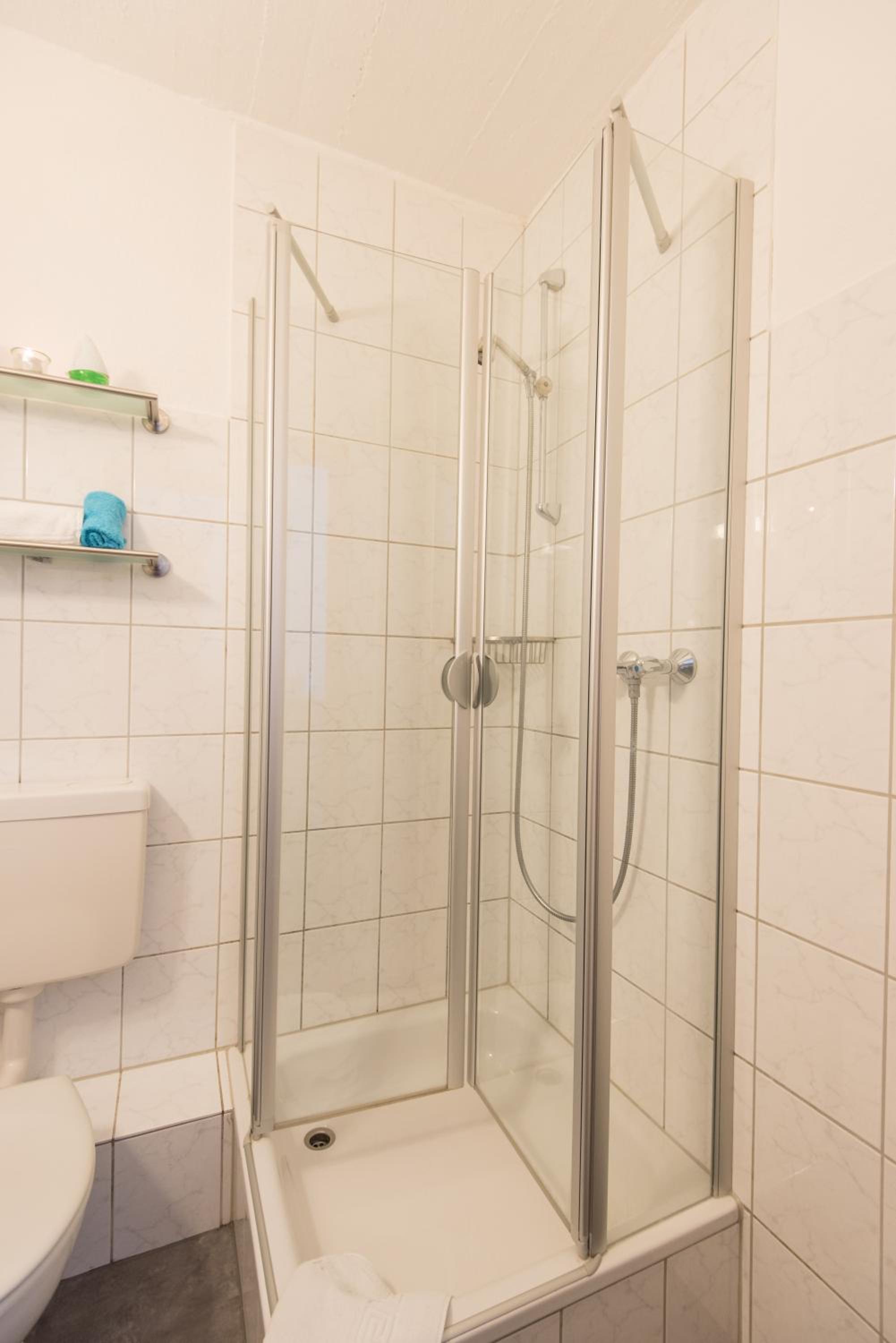 Double or Twin Room - Photo 6