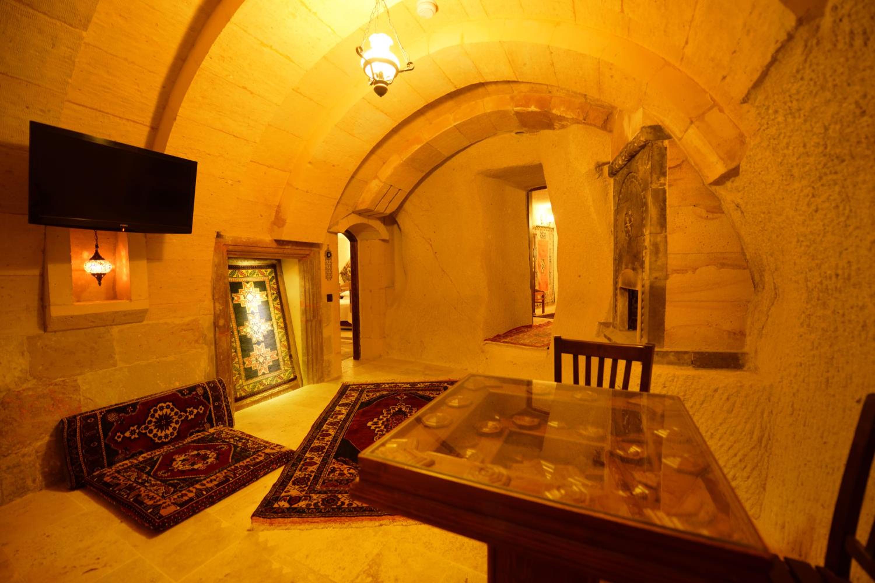 Cave Suite photo 3