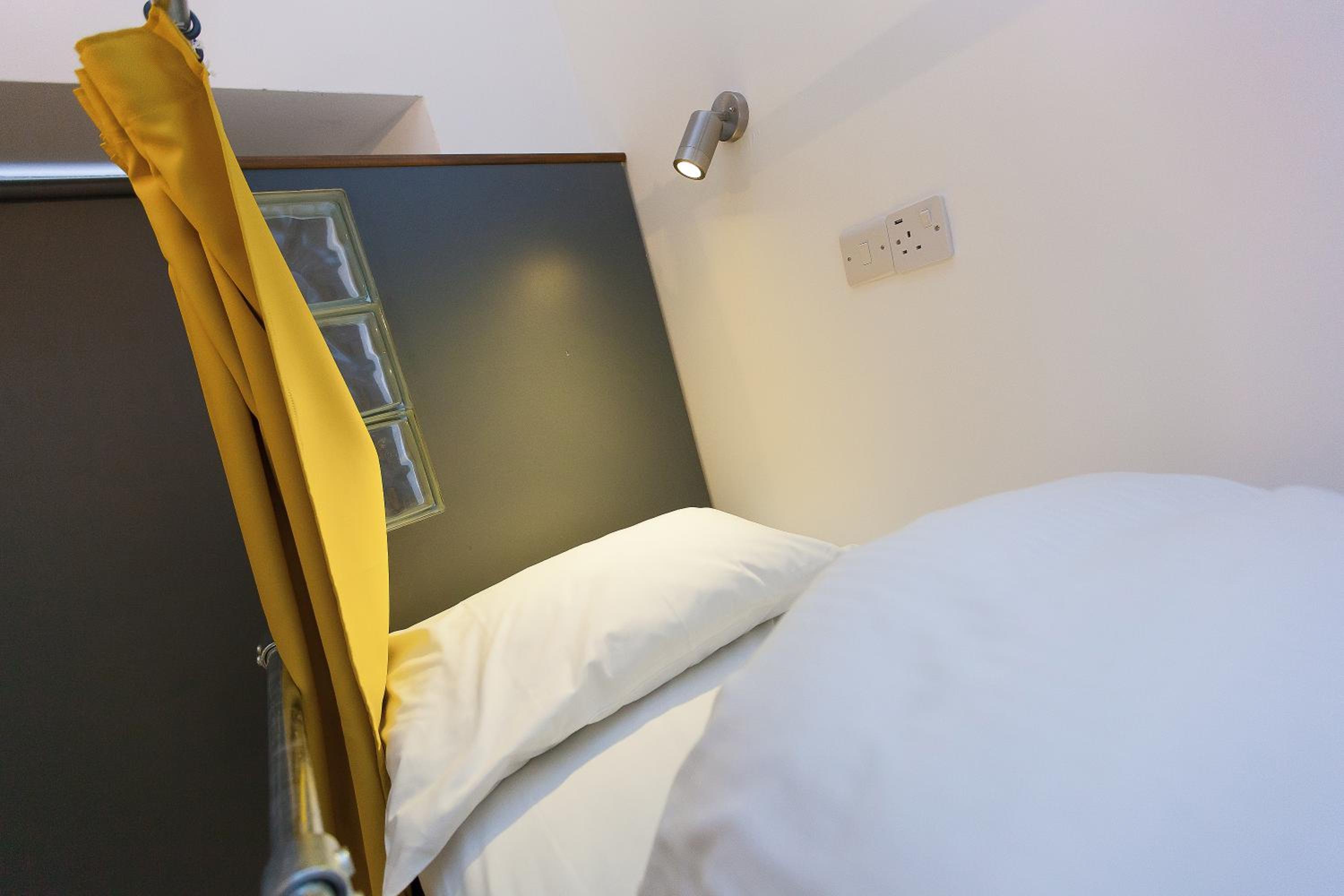 Bed in 6-Bed Mixed Dormitory Room photo 1