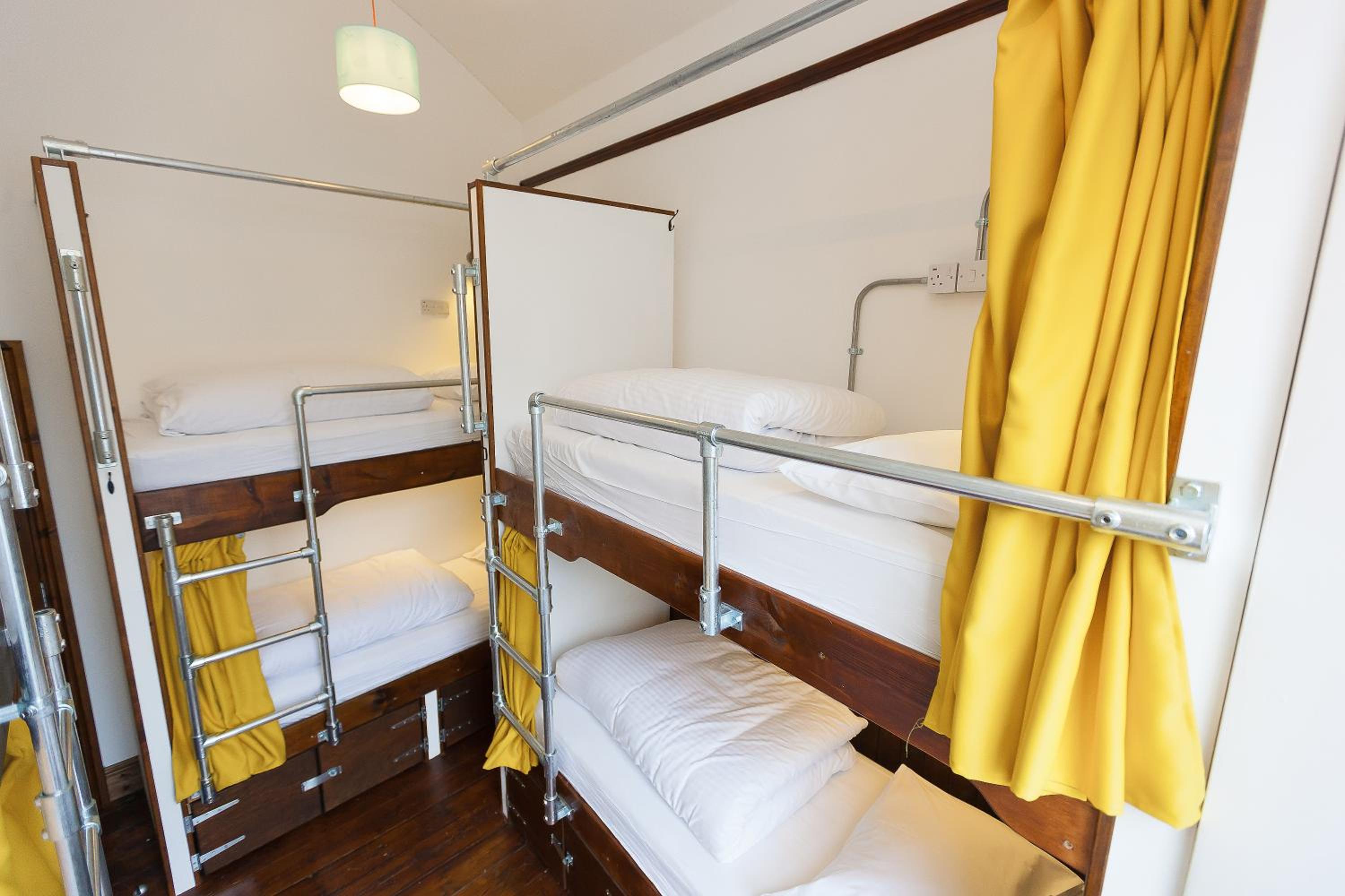 6-Bed Mixed Dormitory Room photo 1