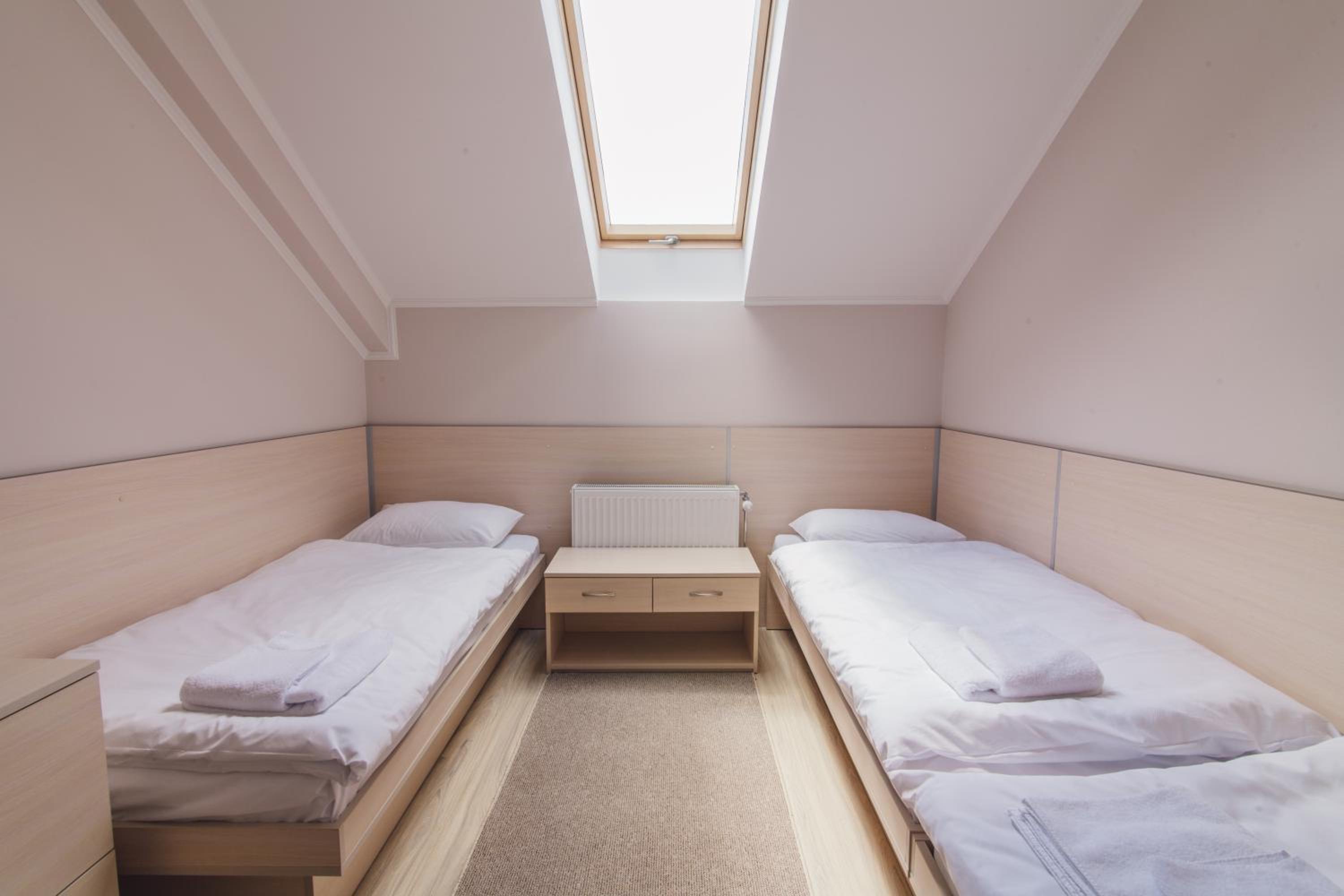 Economy Triple Room photo 3