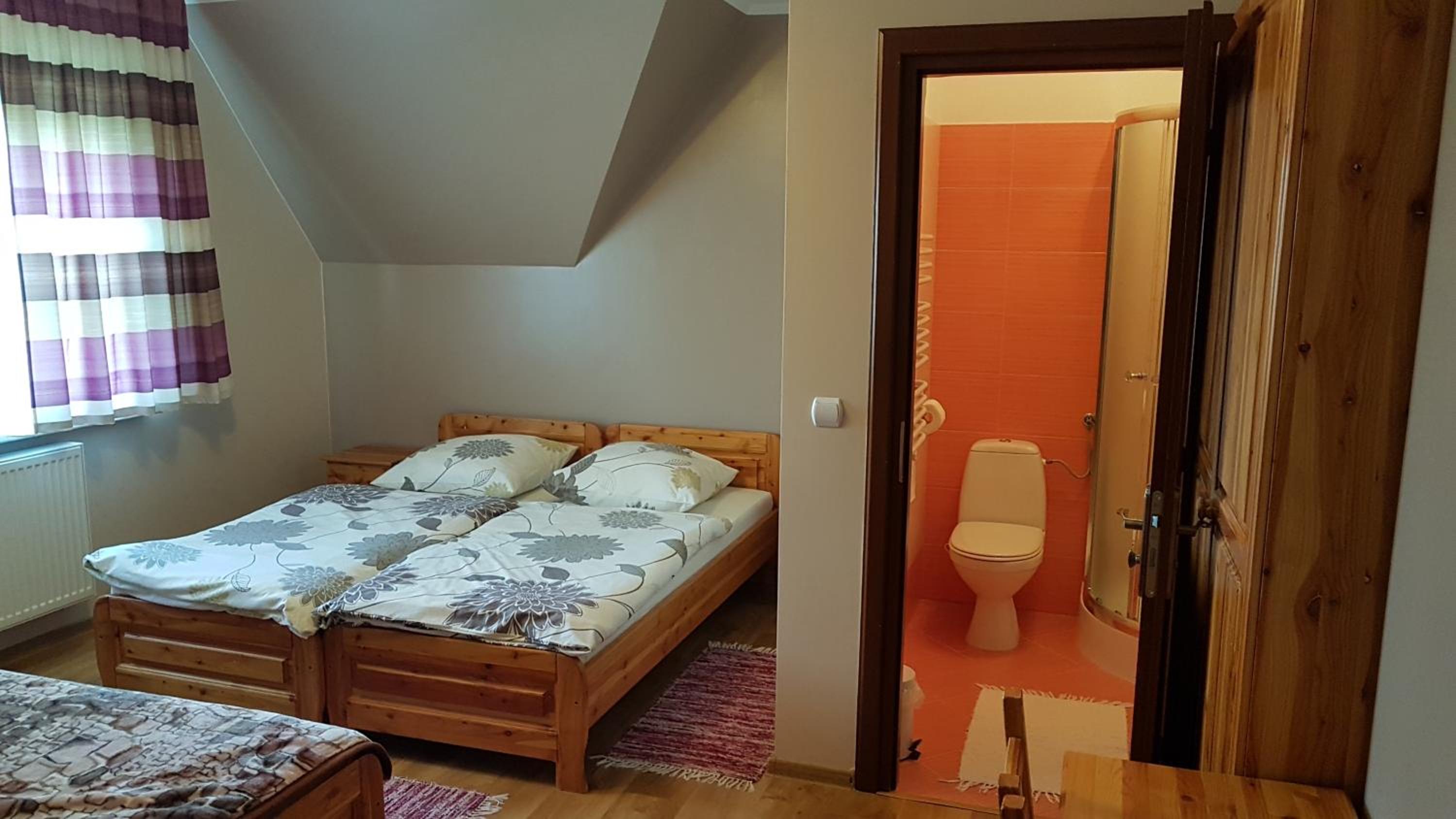Quadruple Room with Bathroom - Photo 1