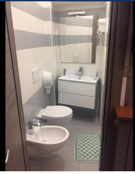 Double or Twin Room - Photo 6