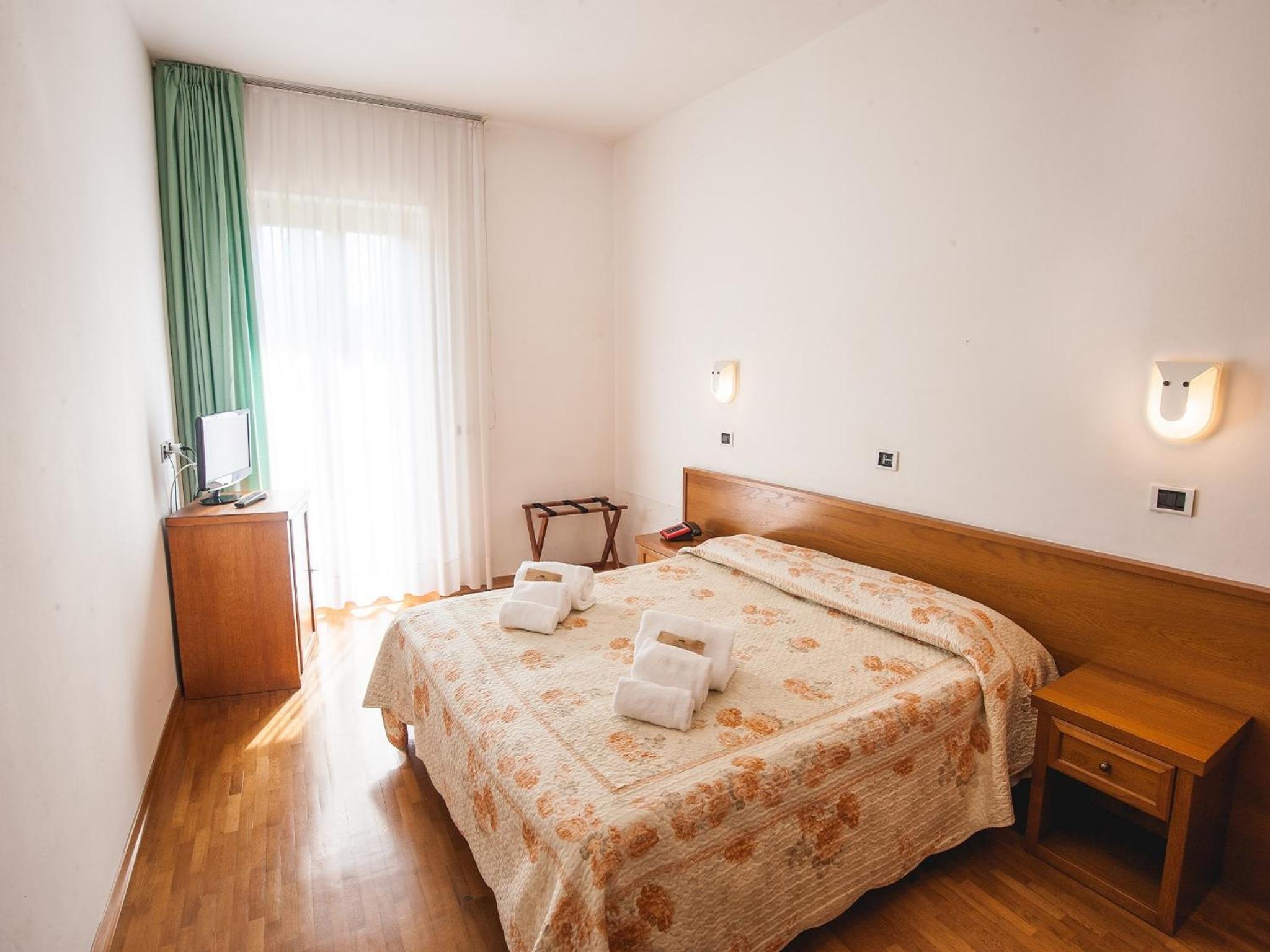 Double or Twin Room - Photo 15