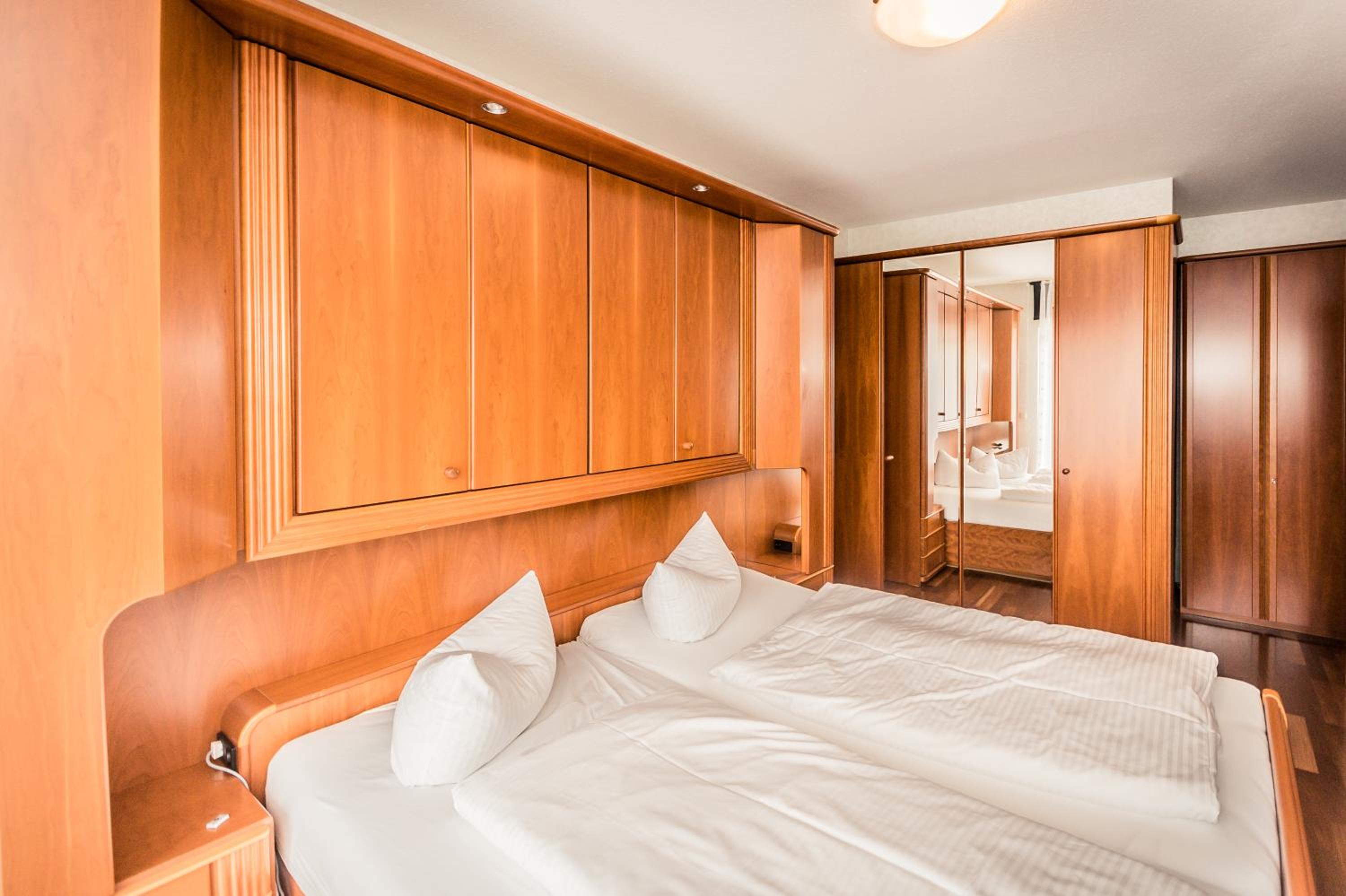 One-Bedroom Suite - Main Building photo 3