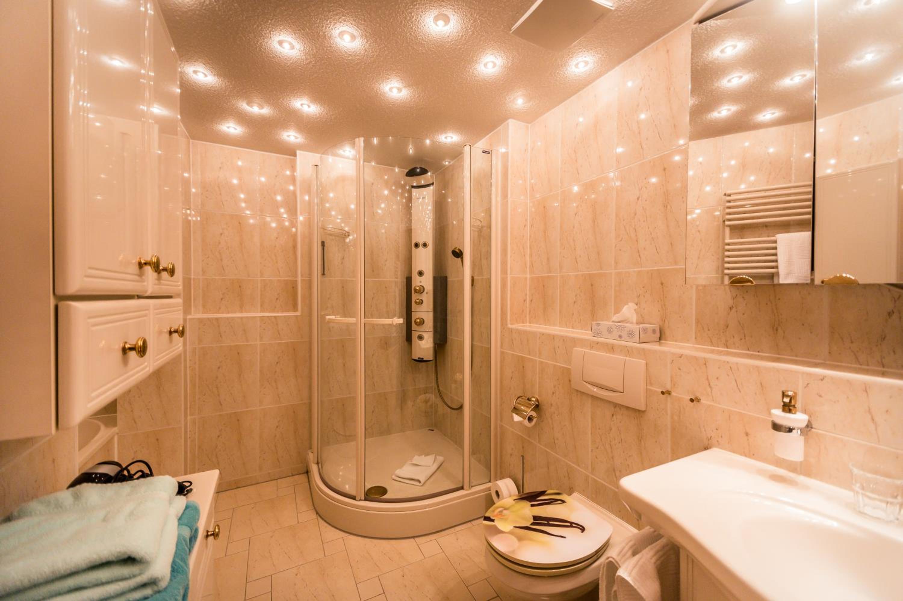 One-Bedroom Suite - Main Building photo 2