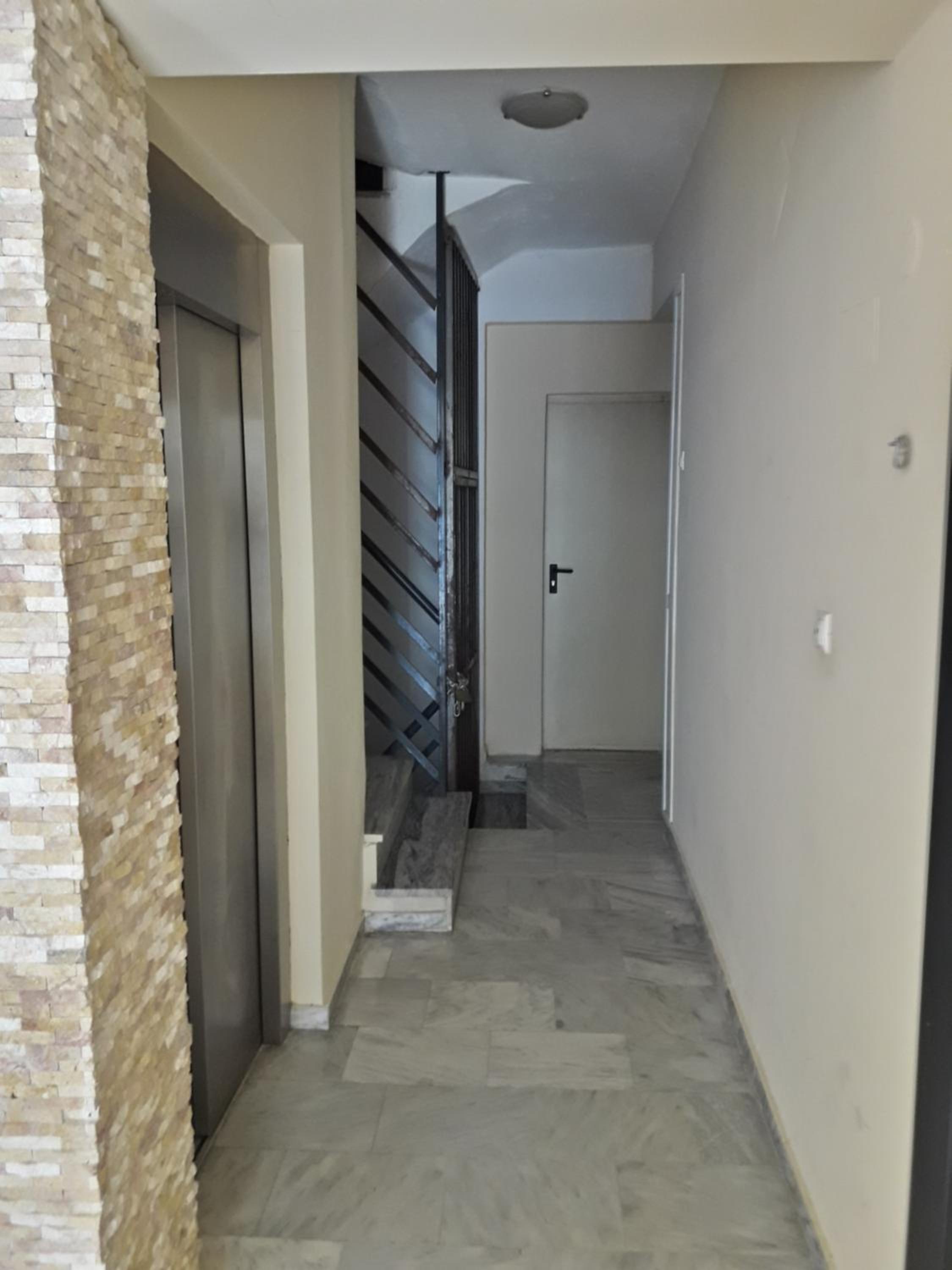 Studio Apartment - Photo 33