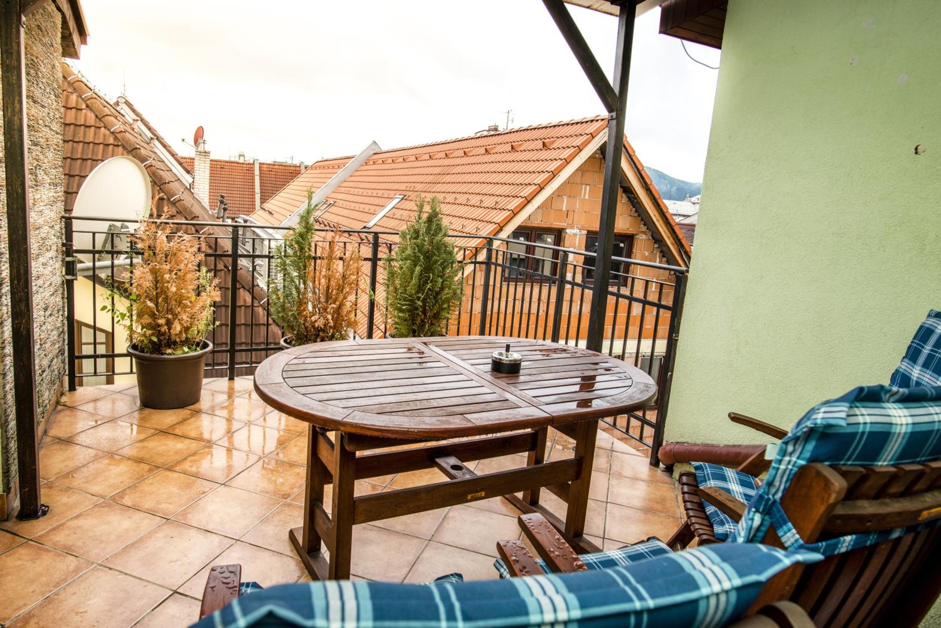 Apartment with Terrace - Photo 1