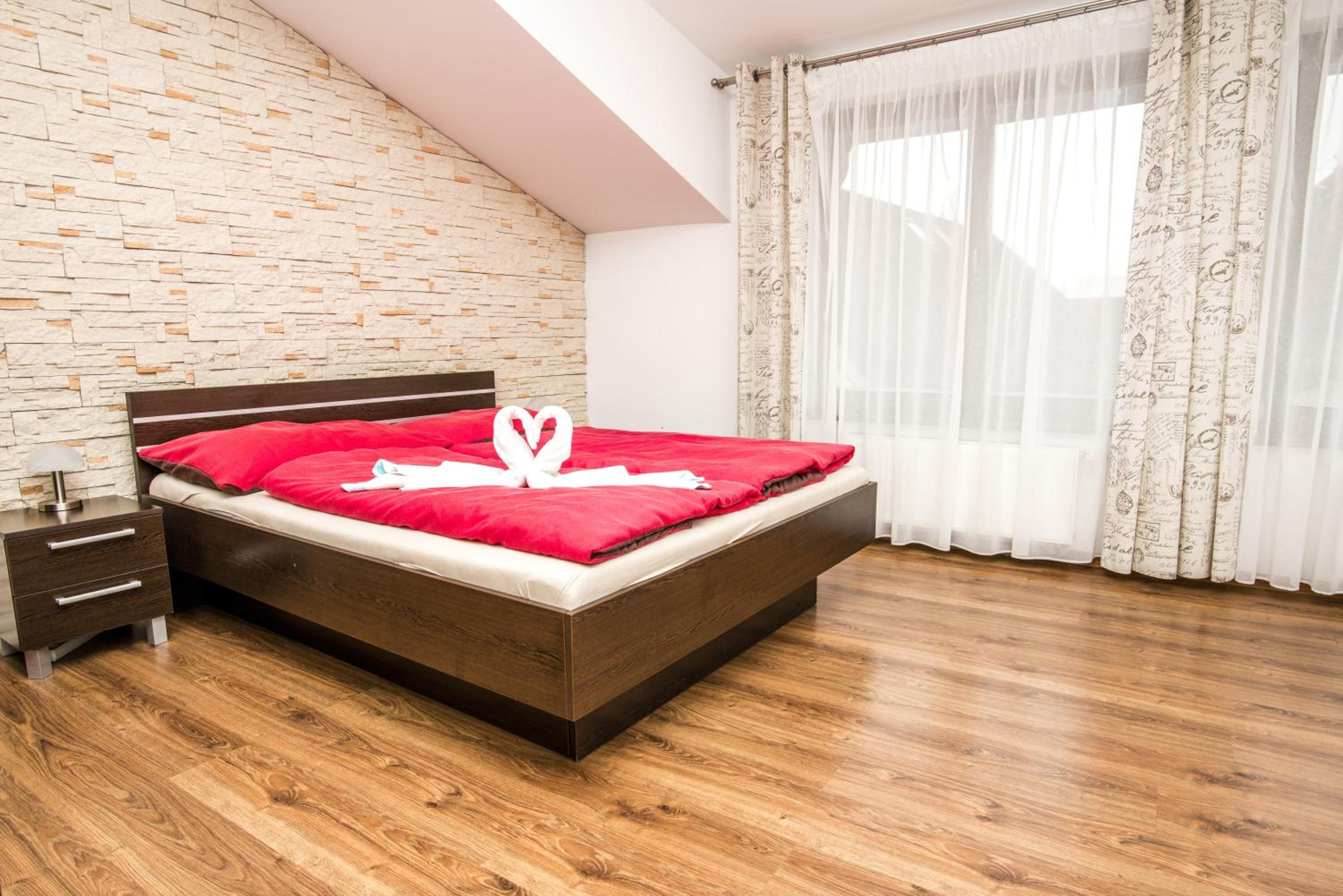 Apartment with Terrace - Photo 3
