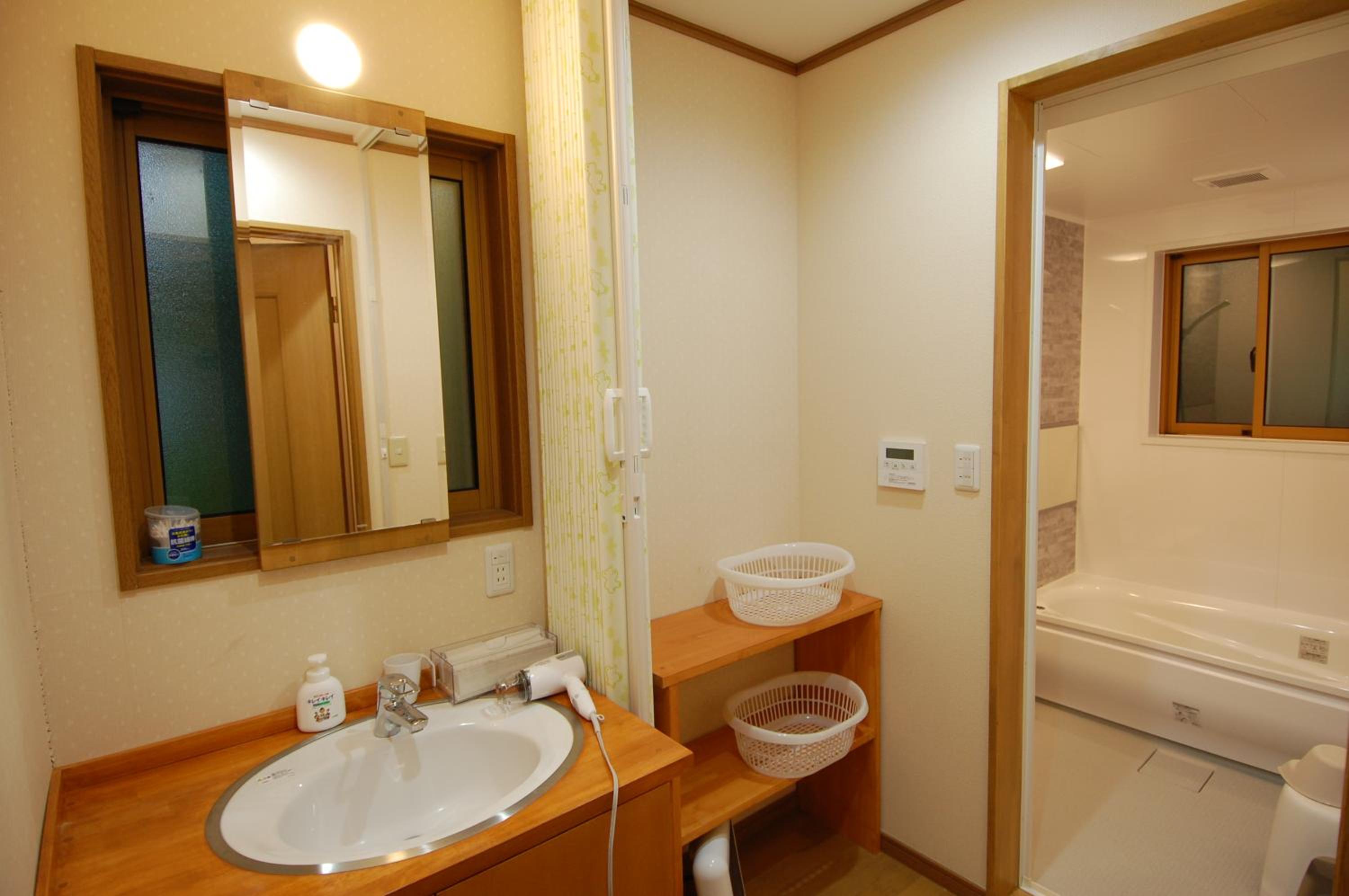 Twin Room with Extra Bed (Self Check-In) photo 3